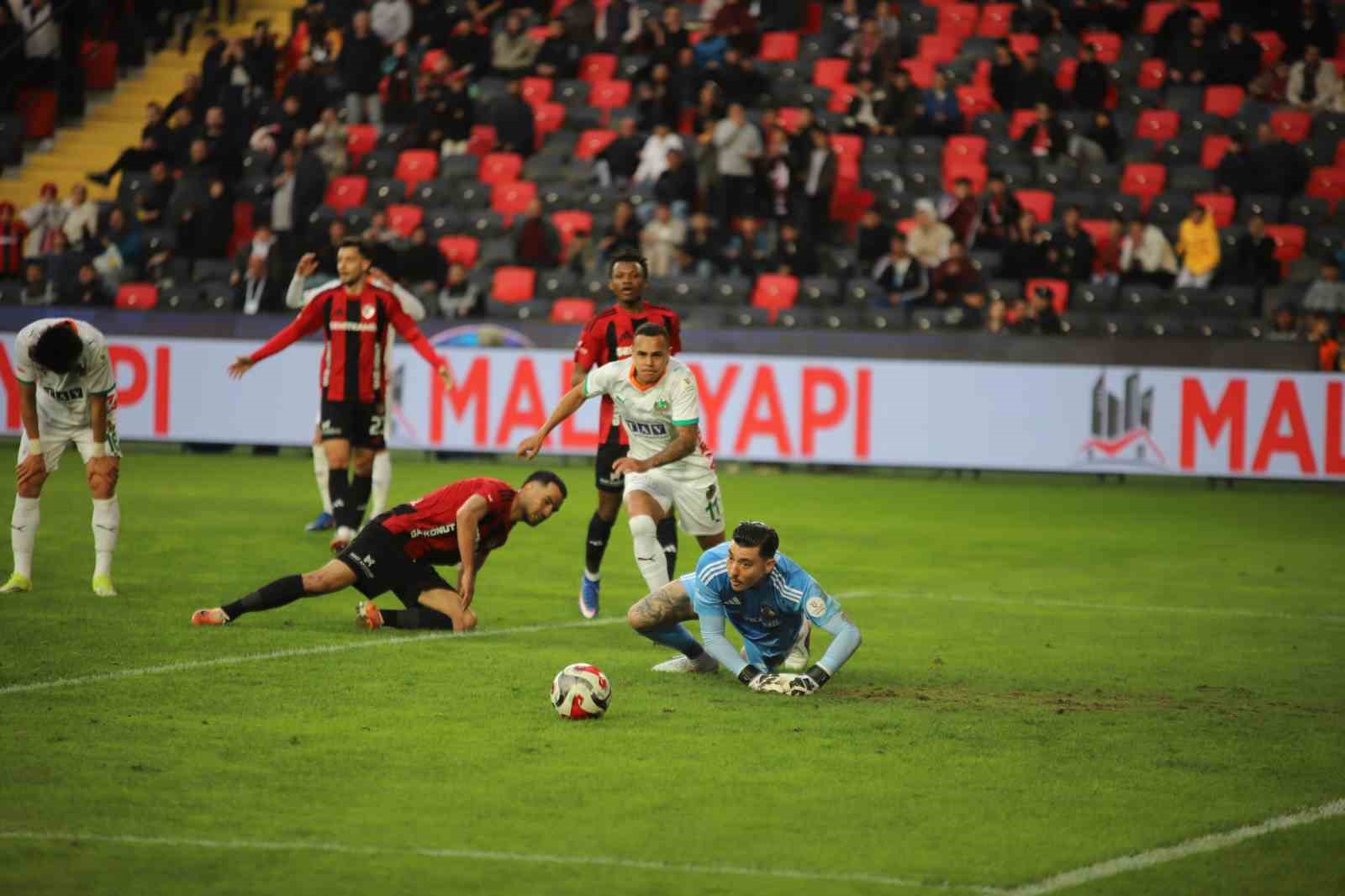 Trendyol Süper Lig: Gaziantep FK: 1 - Corendon Alanyaspor: 1 (Maç sonucu)
Trendyol Süper Lig: Gaziantep FK: 1 - Corendon Alanyaspor: 1 (Maç sonucu)