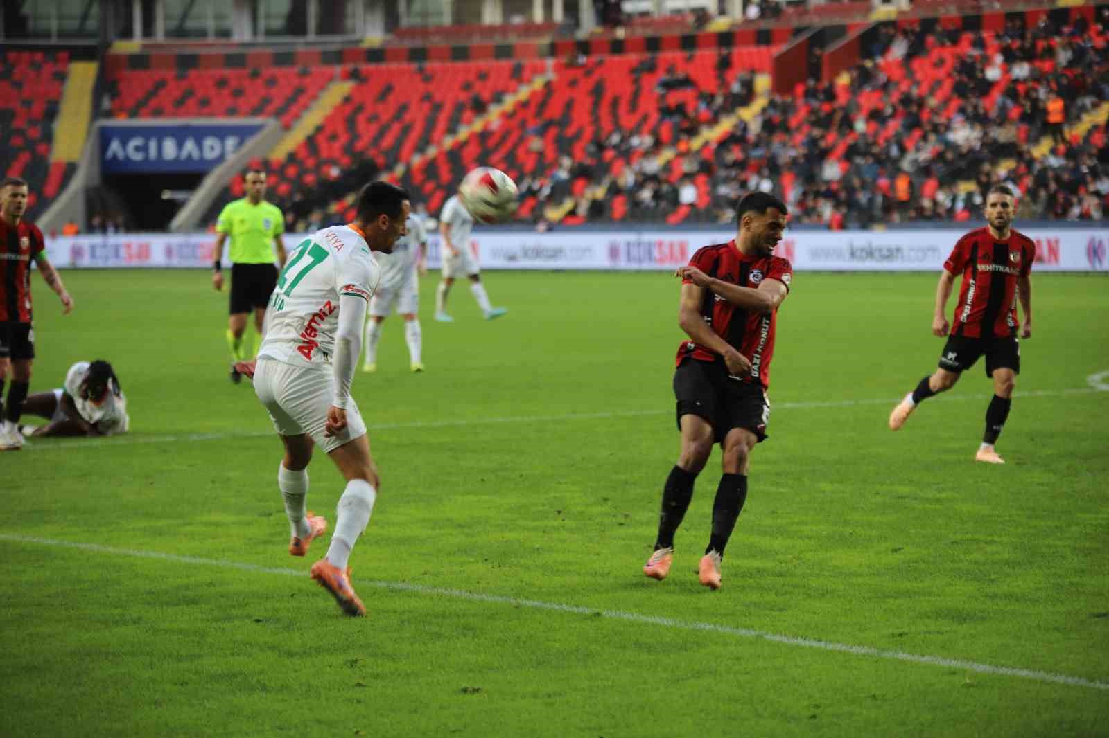 Trendyol Süper Lig: Gaziantep FK: 1 - Corendon Alanyaspor: 1 (Maç sonucu)
Trendyol Süper Lig: Gaziantep FK: 1 - Corendon Alanyaspor: 1 (Maç sonucu)