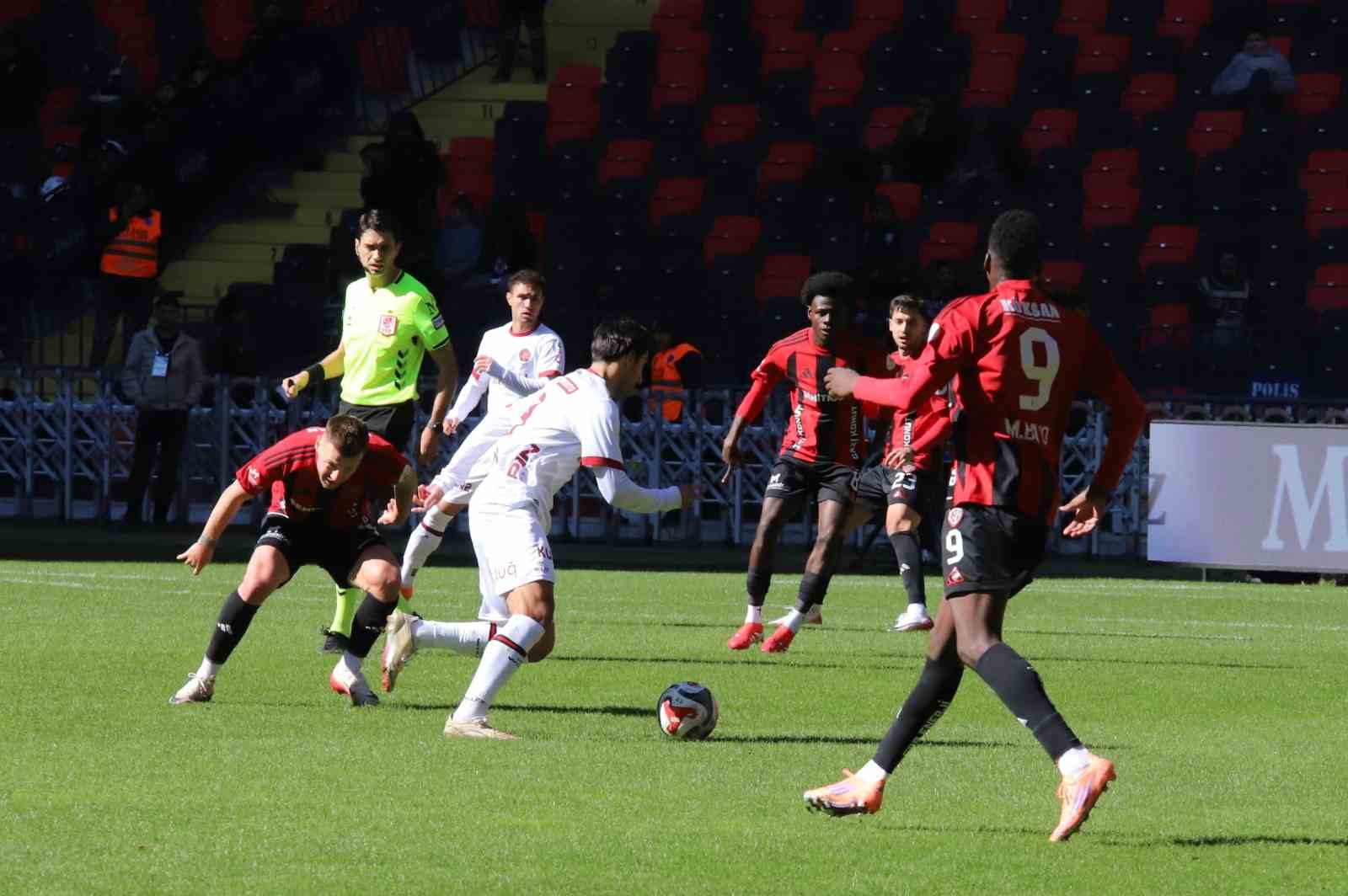 Trendyol Süper Lig: Gaziantep FK: 1 - Fatih Karagümrük: 1 (Maç sonucu)
