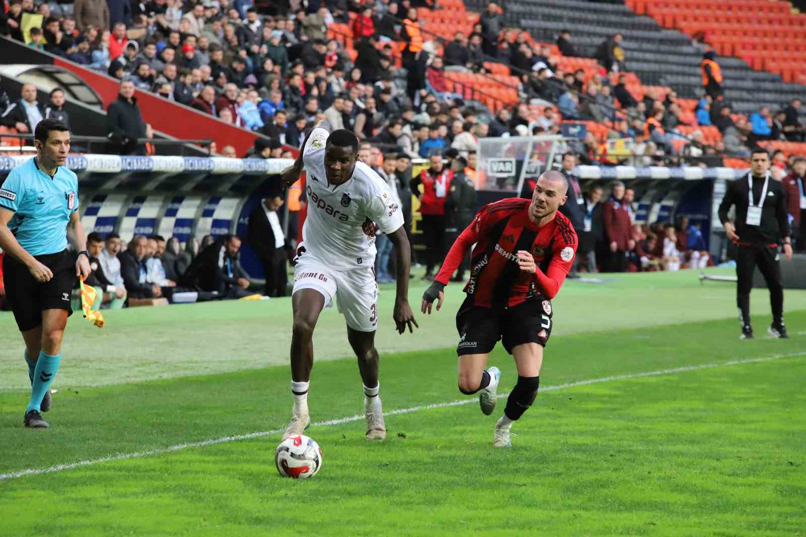 Trendyol Süper Lig: Gaziantep FK: 1 - Trabzonspor: 2 (Maç sonucu)
Trendyol Süper Lig: Gaziantep FK: 1 - Trabzonspor: 2 (Maç sonucu)