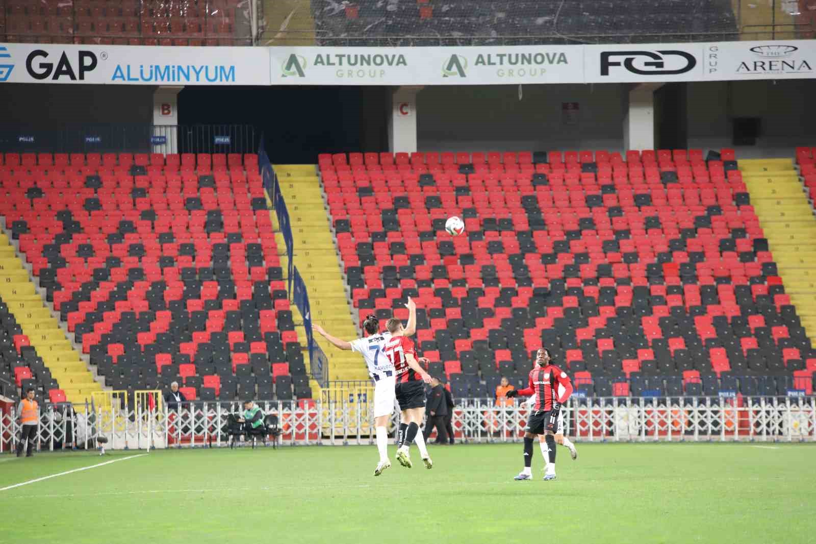 Trendyol Süper Lig: Gaziantep FK: 2 - Kasımpaşa: 1 (İlk yarı)

