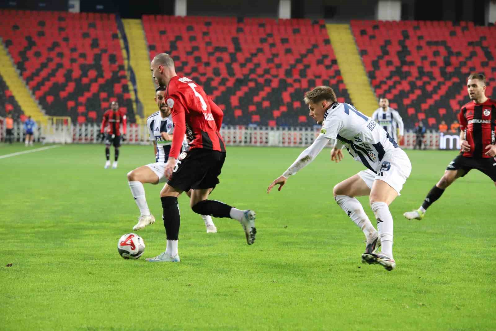 Trendyol Süper Lig: Gaziantep FK: 2 - Kasımpaşa: 1 (İlk yarı)
