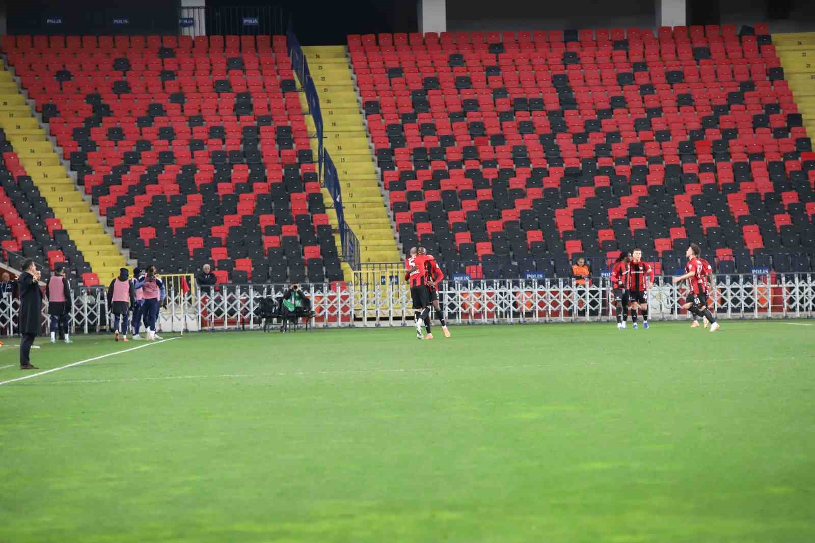 Trendyol Süper Lig: Gaziantep FK: 2 - Kasımpaşa: 1 (İlk yarı)
