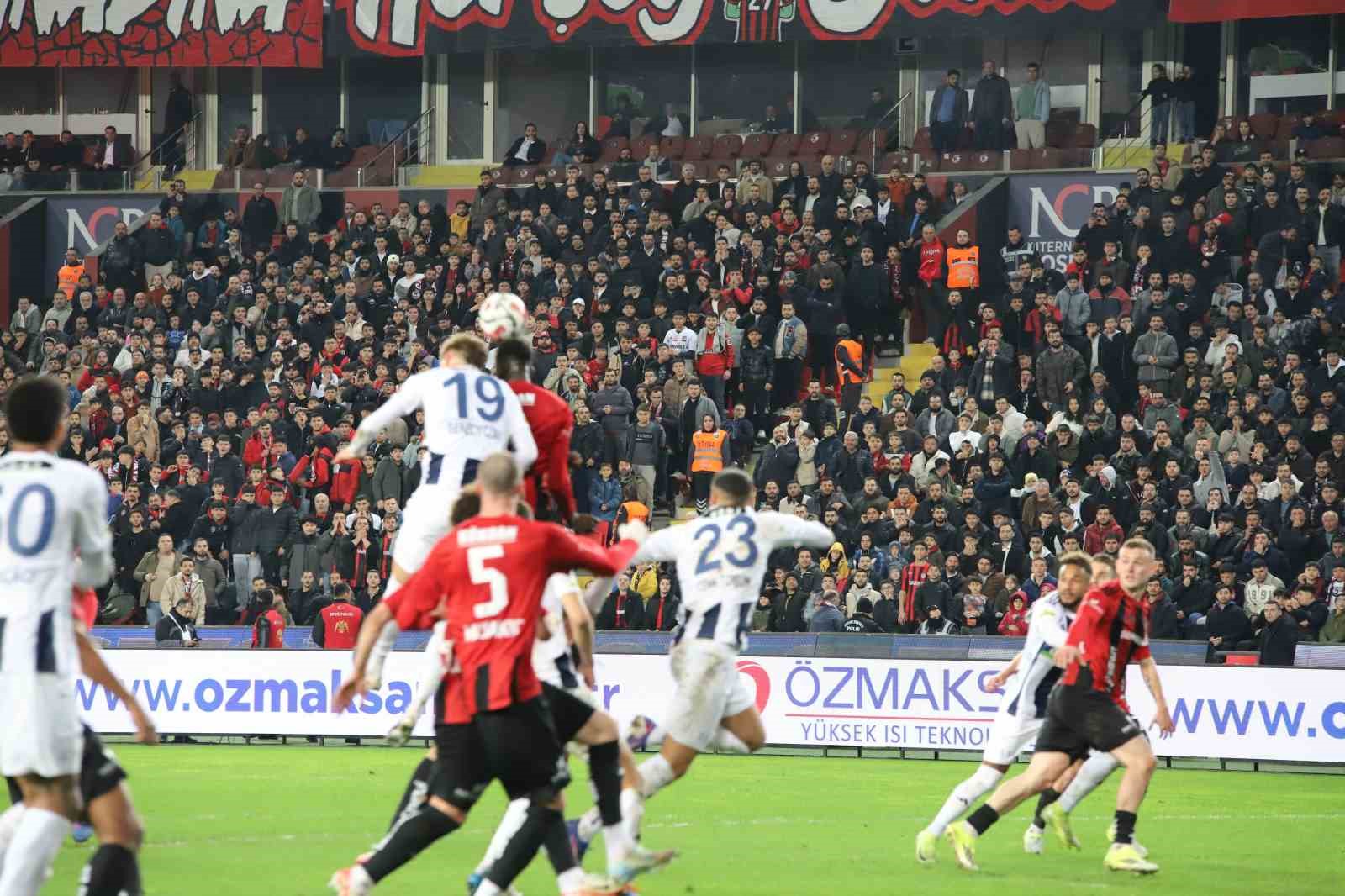 Trendyol Süper Lig: Gaziantep FK: 2 - Kasımpaşa: 1 (İlk yarı)
