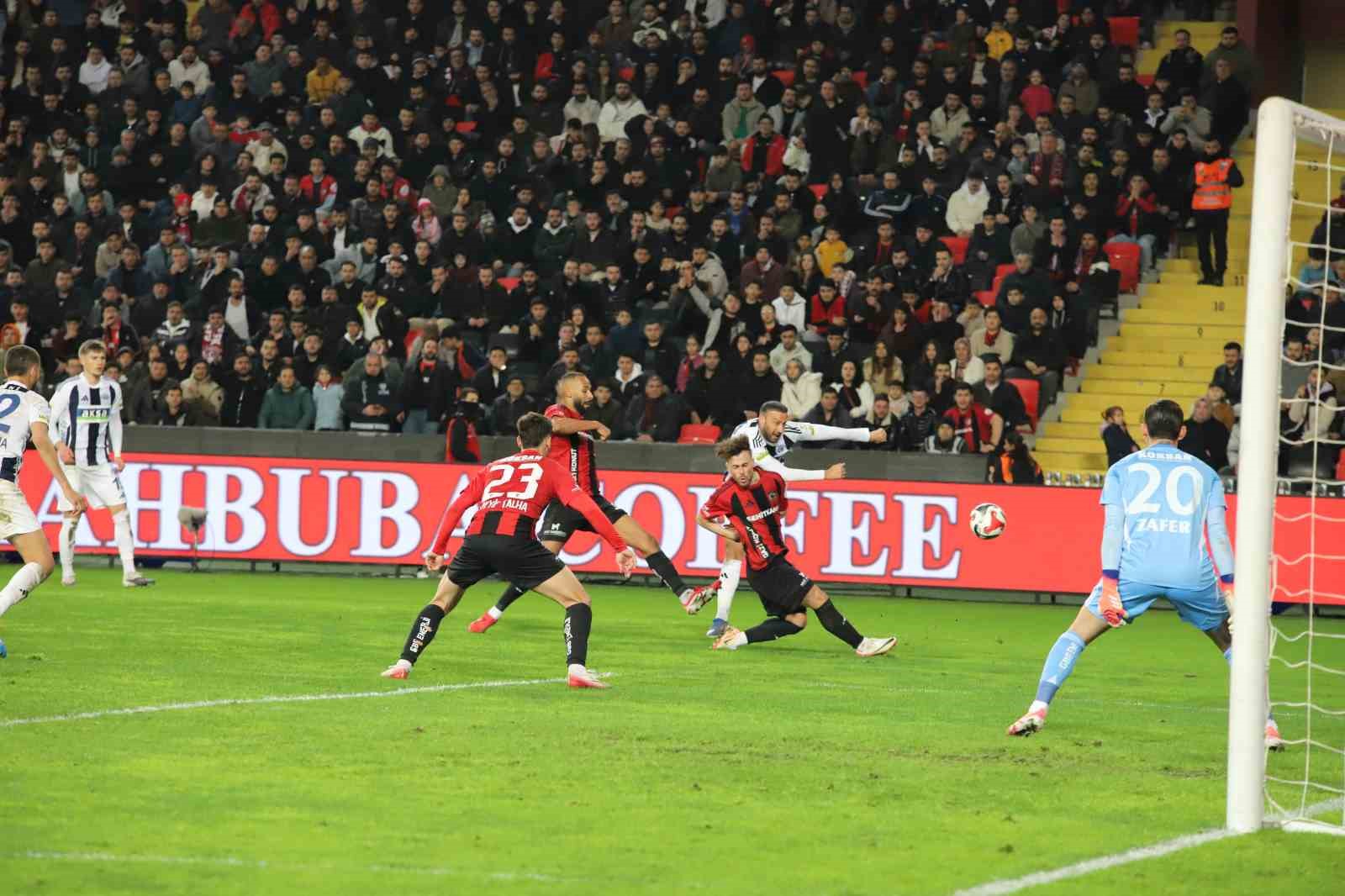 Trendyol Süper Lig: Gaziantep FK: 2 - Kasımpaşa: 1 (İlk yarı)
