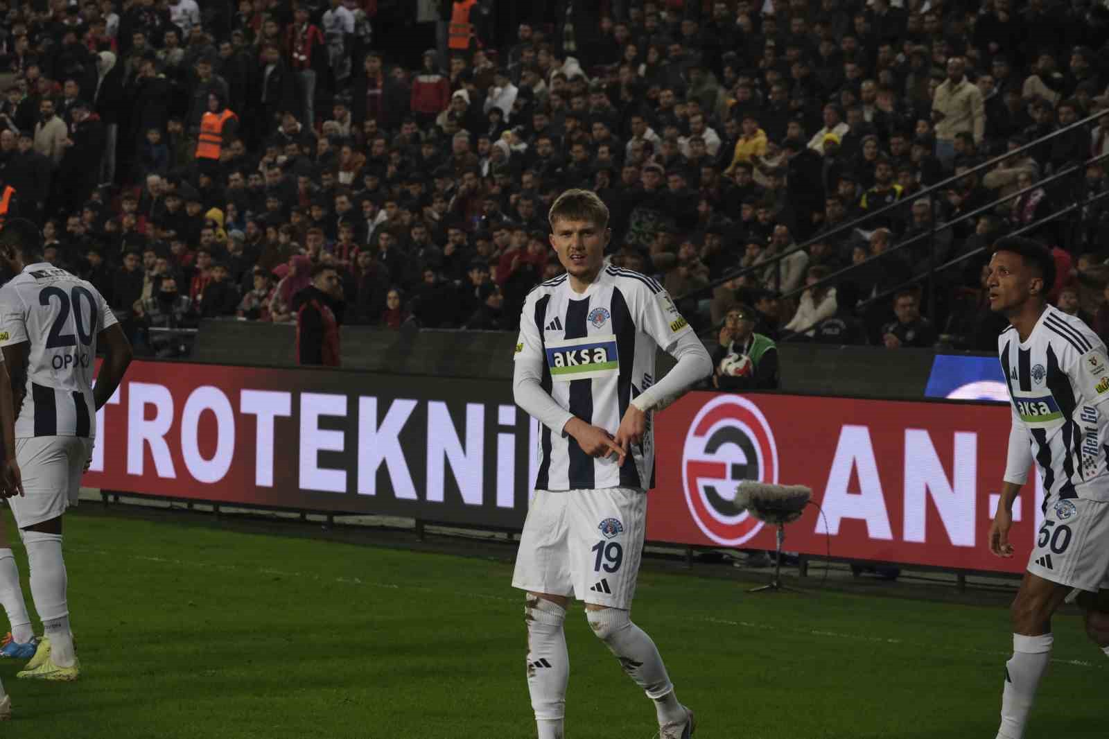 Trendyol Süper Lig: Gaziantep FK: 2 - Kasımpaşa: 1 (İlk yarı)
