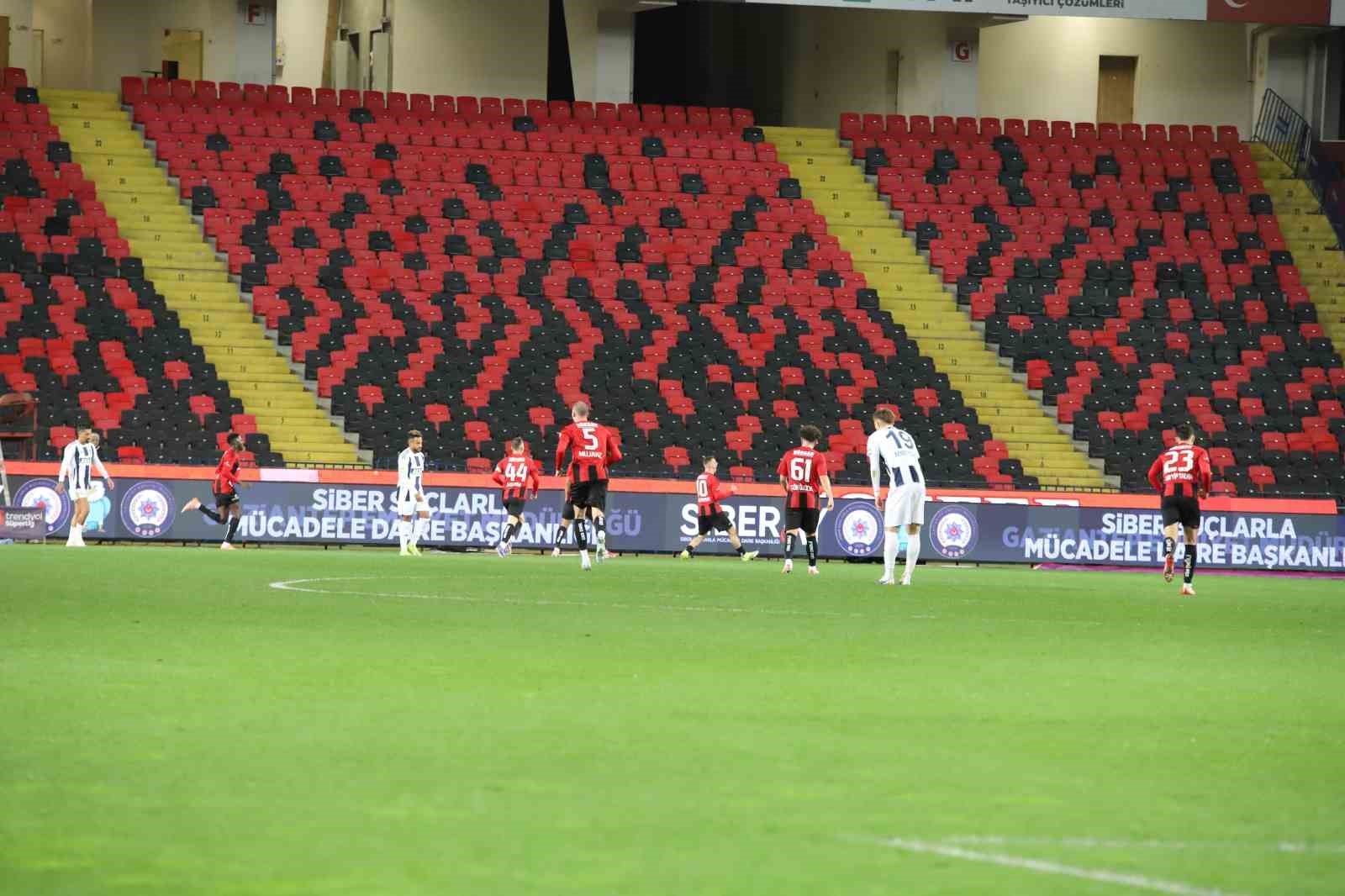 Trendyol Süper Lig: Gaziantep FK: 2 - Kasımpaşa: 1 (İlk yarı)
