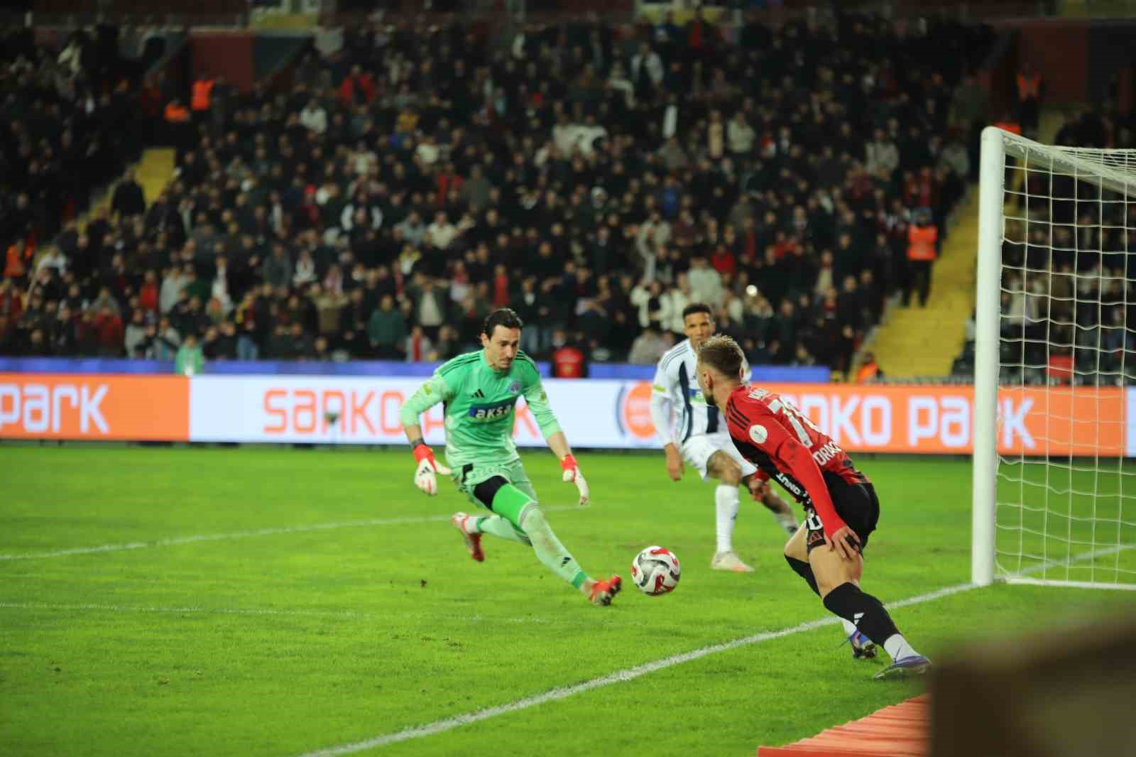 Trendyol Süper Lig: Gaziantep FK: 2 - Kasımpaşa: 1 (Maç sonucu)
