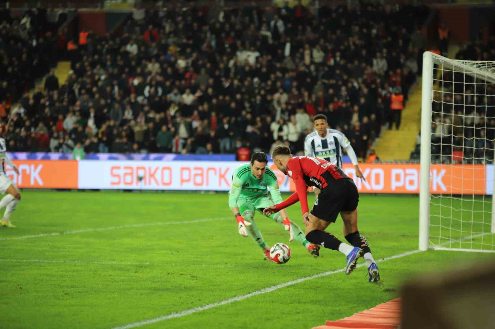 Trendyol Süper Lig: Gaziantep FK: 2 - Kasımpaşa: 1 (Maç sonucu)

