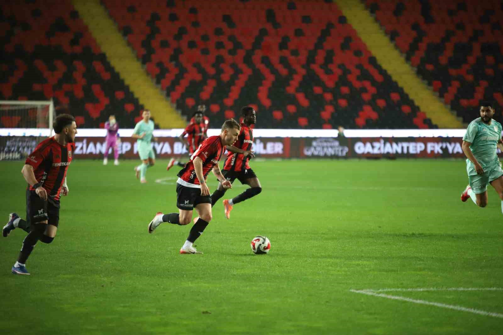Trendyol Süper Lig: Gaziantep FK: 2 - Kayserispor: 0 (İlk yarı)
