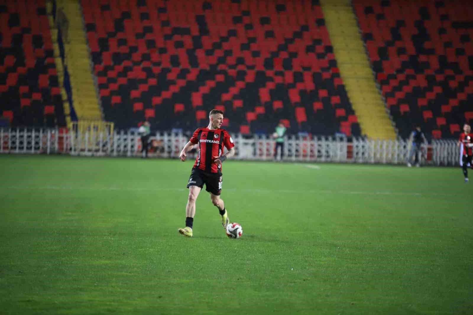 Trendyol Süper Lig: Gaziantep FK: 2 - Kayserispor: 0 (İlk yarı)
