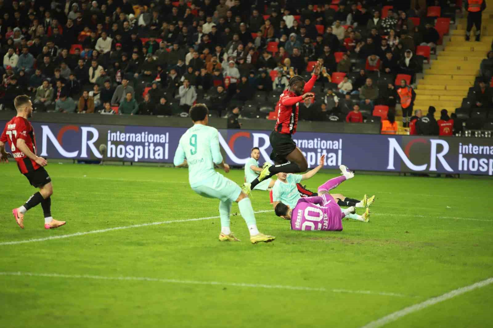 Trendyol Süper Lig: Gaziantep FK: 3 - Kayserispor: 0 (Maç sonucu)
