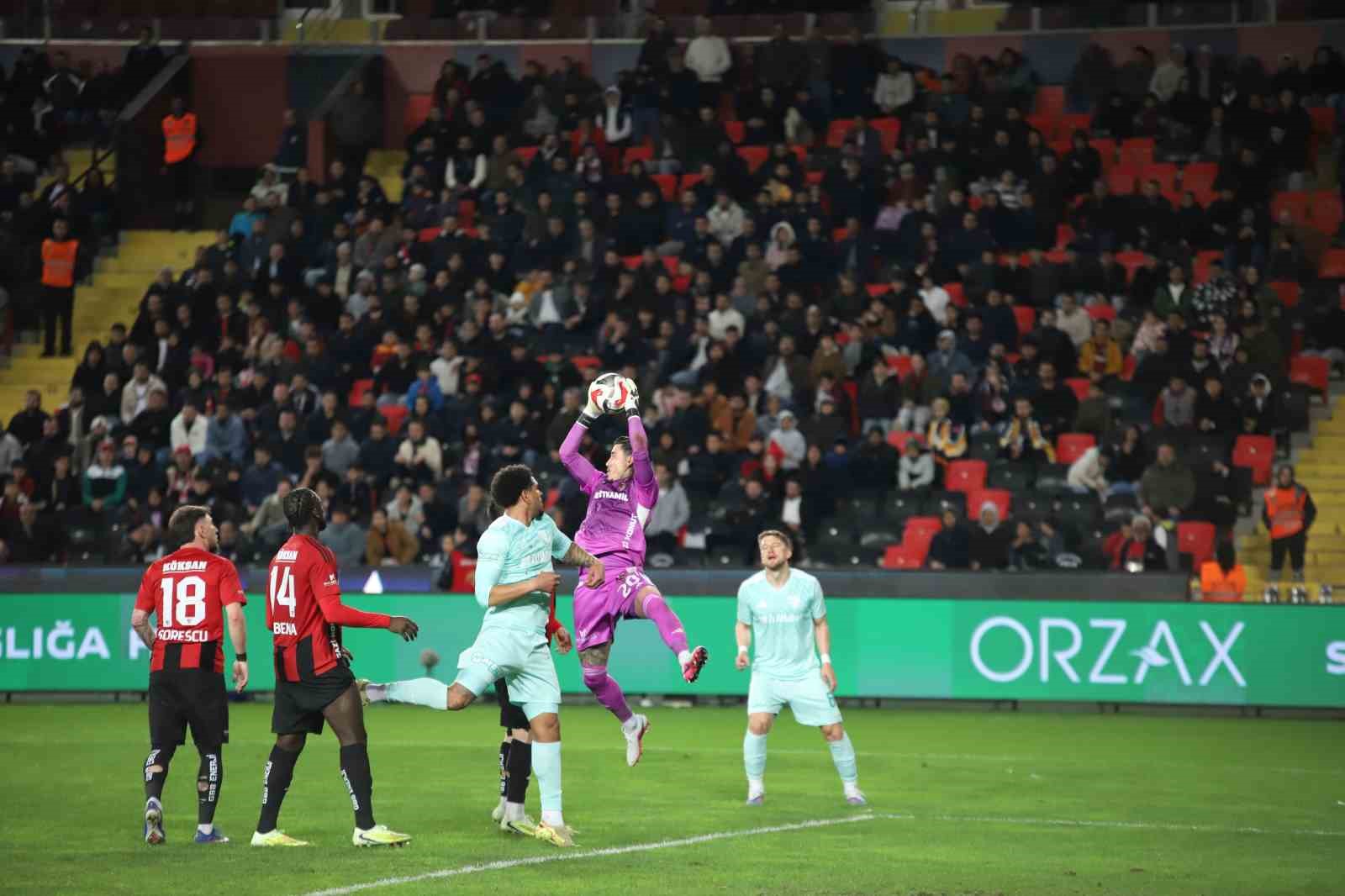 Trendyol Süper Lig: Gaziantep FK: 3 - Kayserispor: 0 (Maç sonucu)
