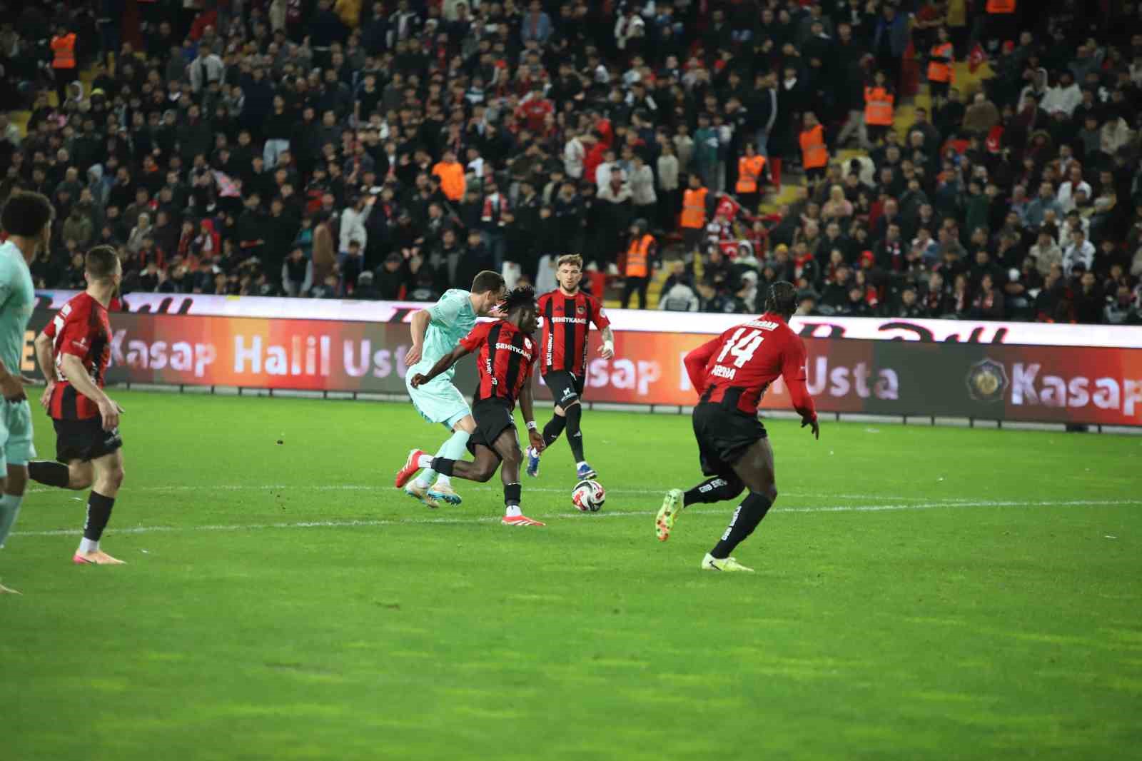 Trendyol Süper Lig: Gaziantep FK: 3 - Kayserispor: 0 (Maç sonucu)
