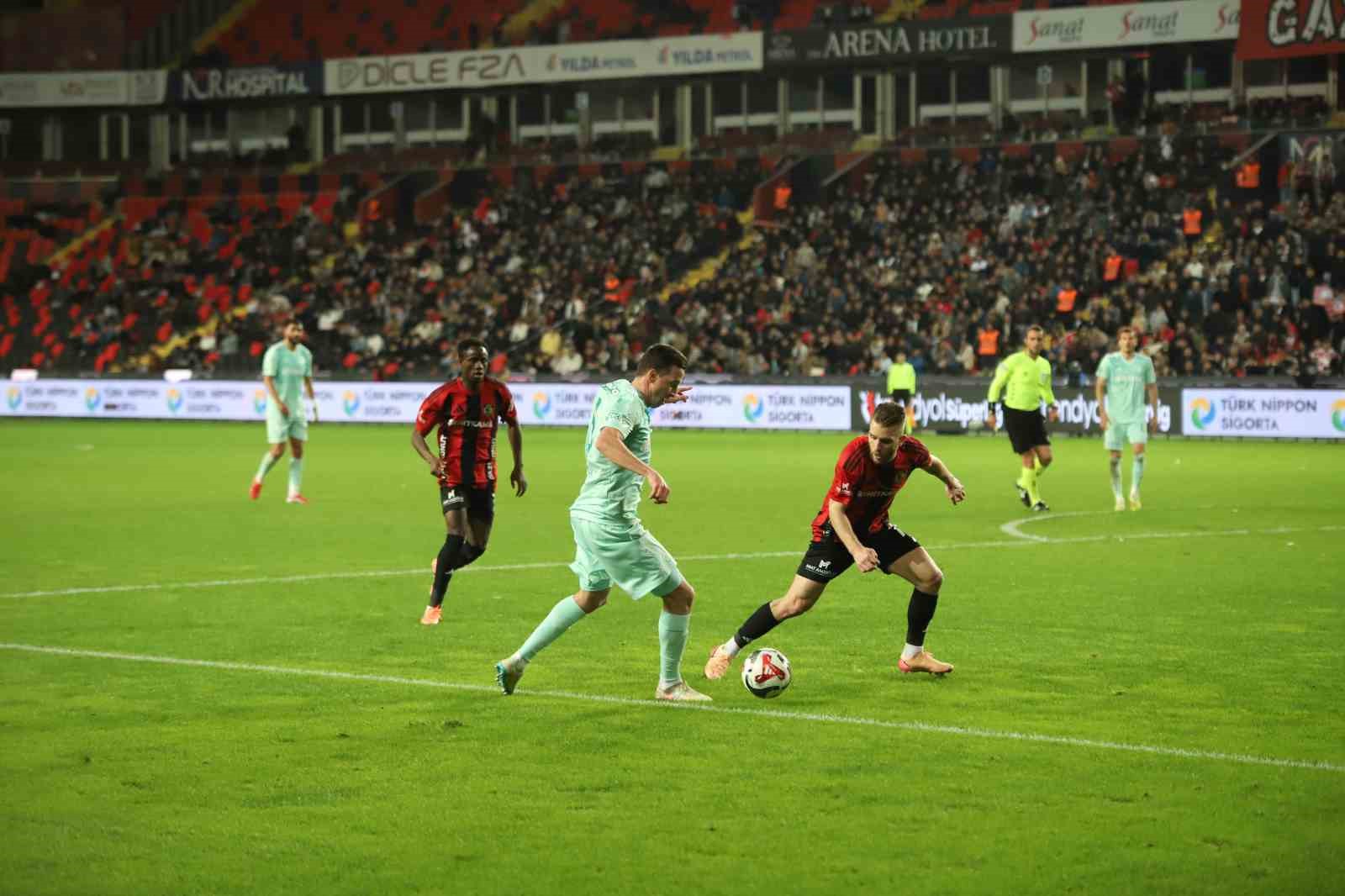 Trendyol Süper Lig: Gaziantep FK: 3 - Kayserispor: 0 (Maç sonucu)
