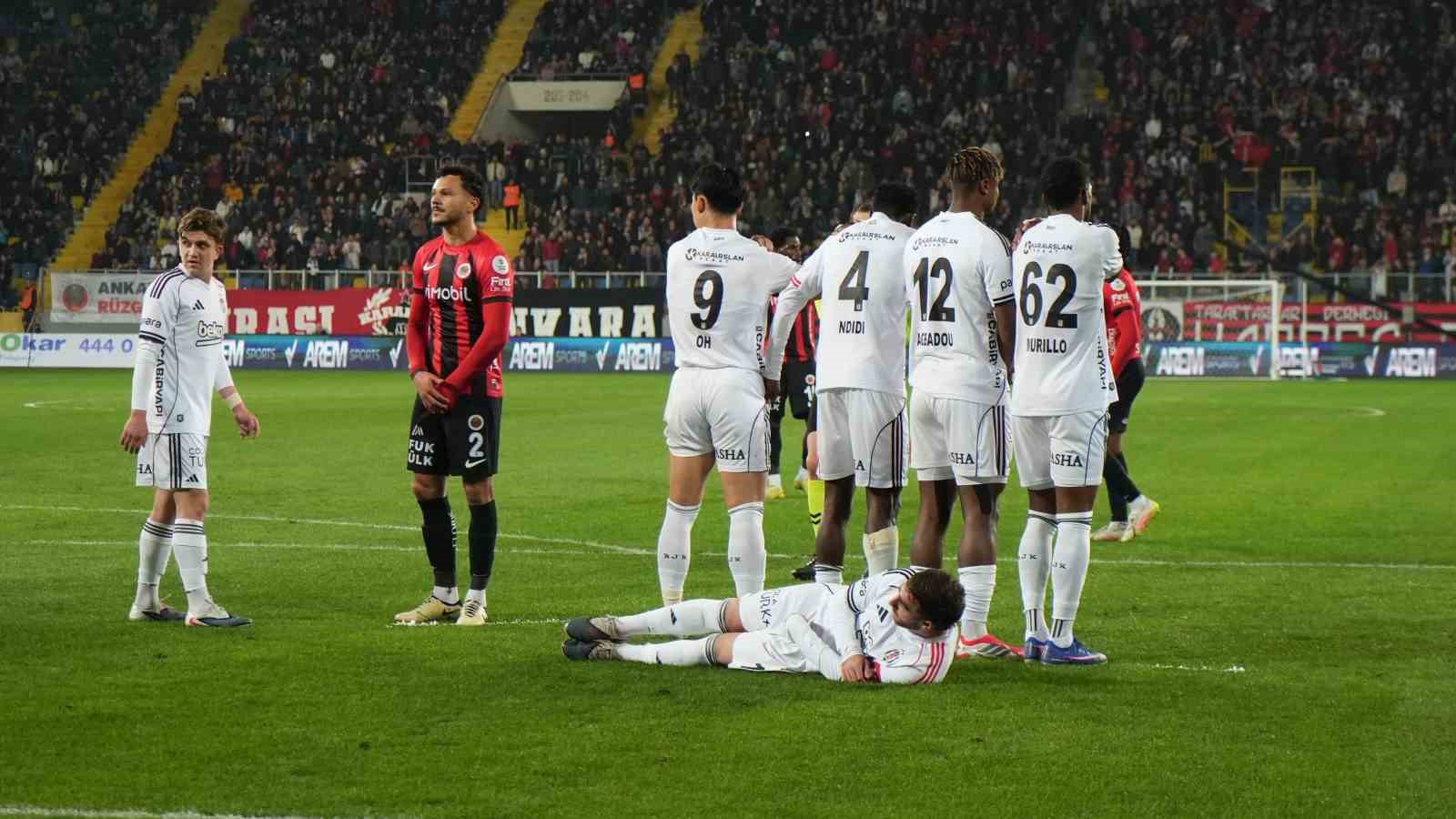 Trendyol Süper Lig: Gençlerbirliği: 0 - Beşiktaş: 0 (İlk yarı)
