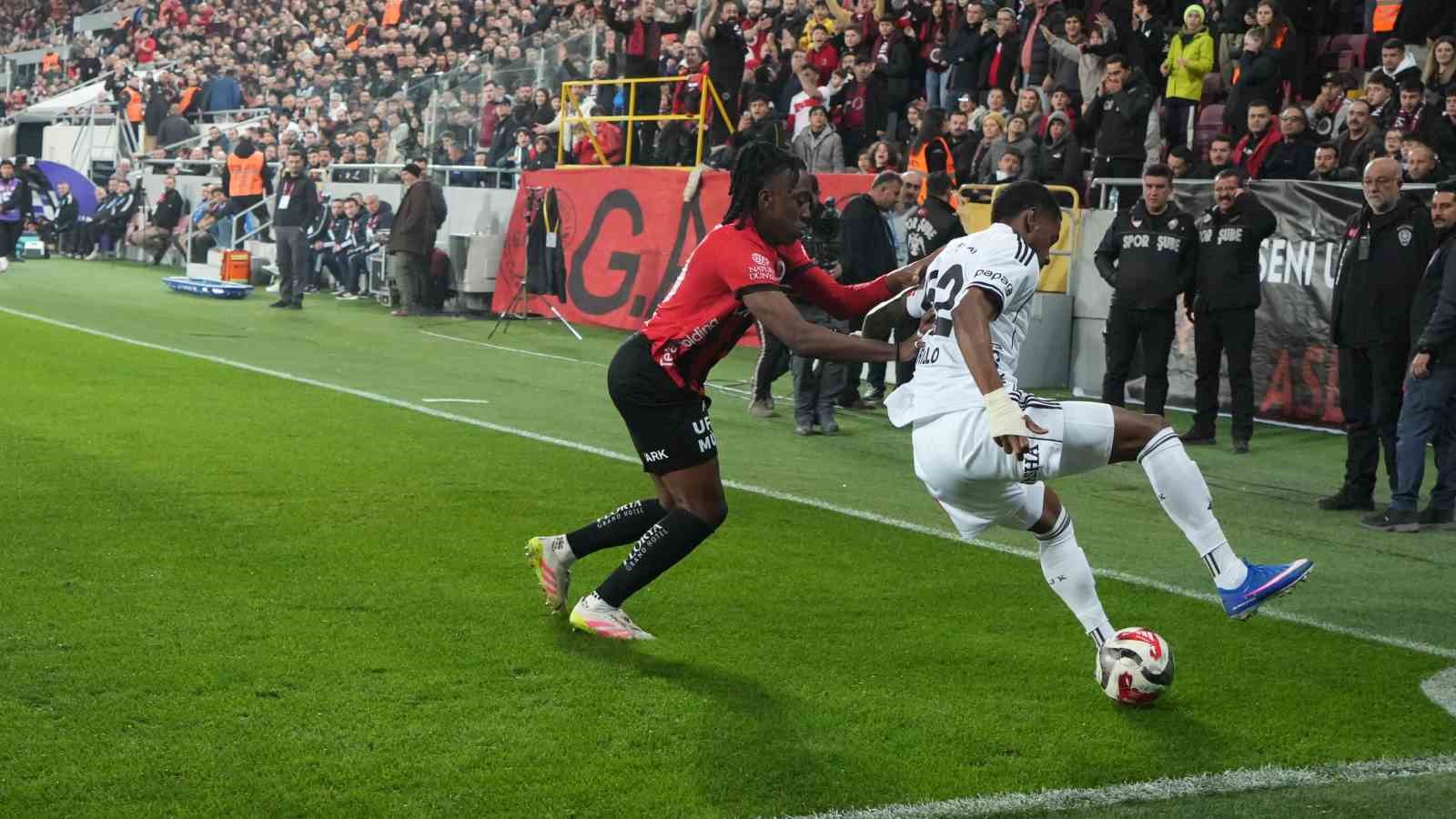 Trendyol Süper Lig: Gençlerbirliği: 0 - Beşiktaş: 0 (Maç devam ediyor)
