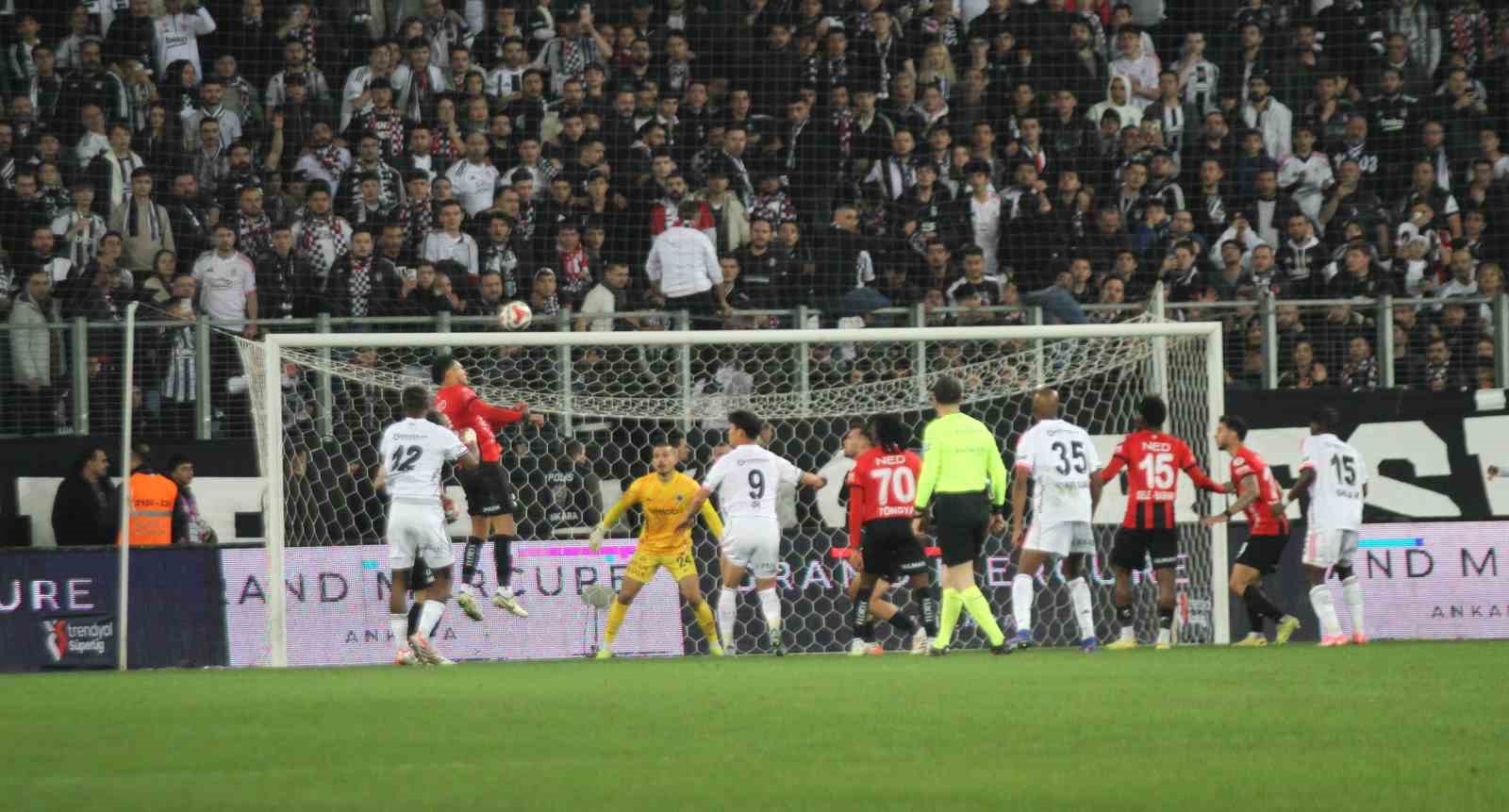 Trendyol Süper Lig: Gençlerbirliği: 0 - Beşiktaş: 2 (Maç sonucu)
Trendyol Süper Lig: Gençlerbirliği: 0 - Beşiktaş: 2 (Maç sonucu)