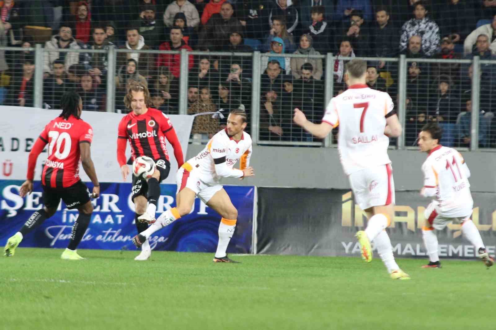 Trendyol Süper Lig: Gençlerbirliği: 0 - Galatasaray: 1 (Maç devam ediyor)
