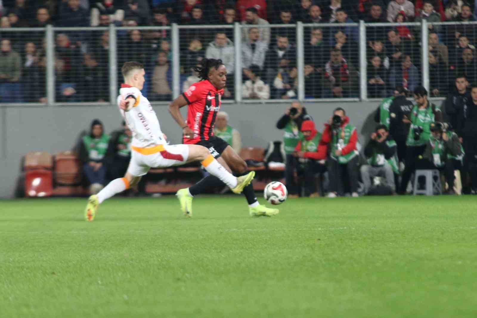 Trendyol Süper Lig: Gençlerbirliği: 0 - Galatasaray: 1 (Maç devam ediyor)
