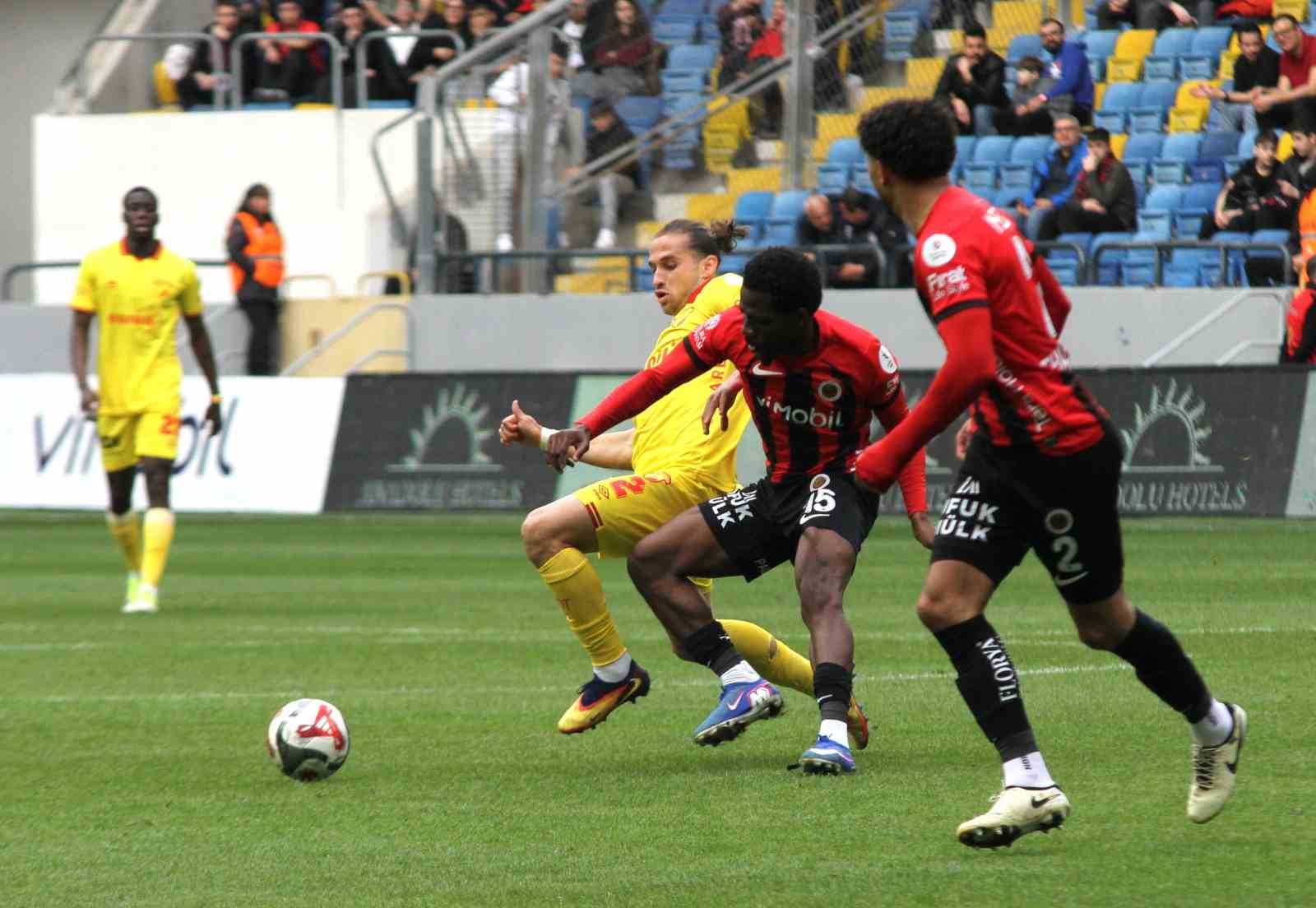 Trendyol Süper Lig: Gençlerbirliği: 0 - Göztepe: 1 (ilk yarı)
Trendyol Süper Lig: Gençlerbirliği: 0 - Göztepe: 1 (ilk yarı)