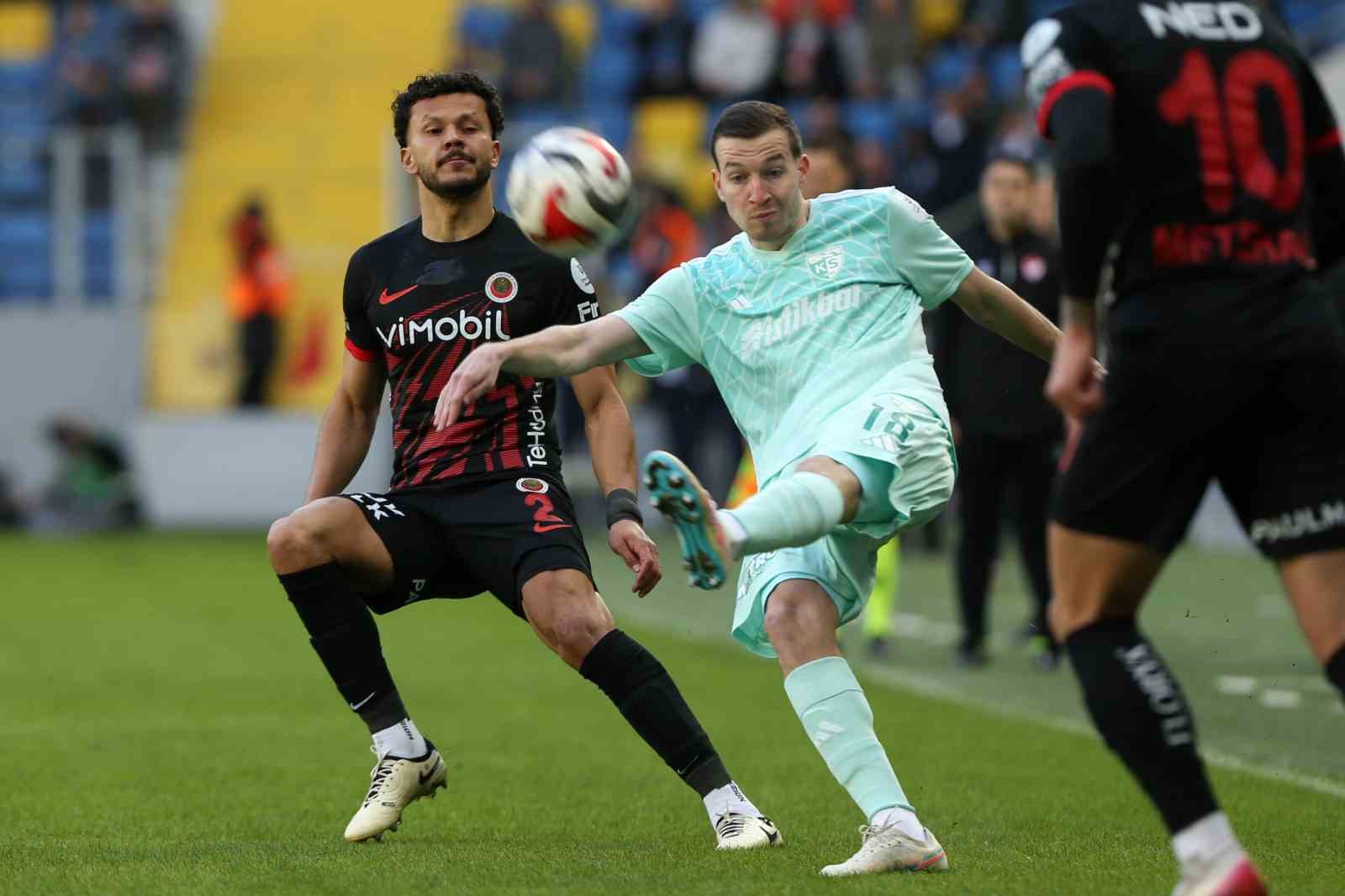 Trendyol Süper Lig: Gençlerbirliği: 0 - Kayserispor: 0 (İlk yarı)
