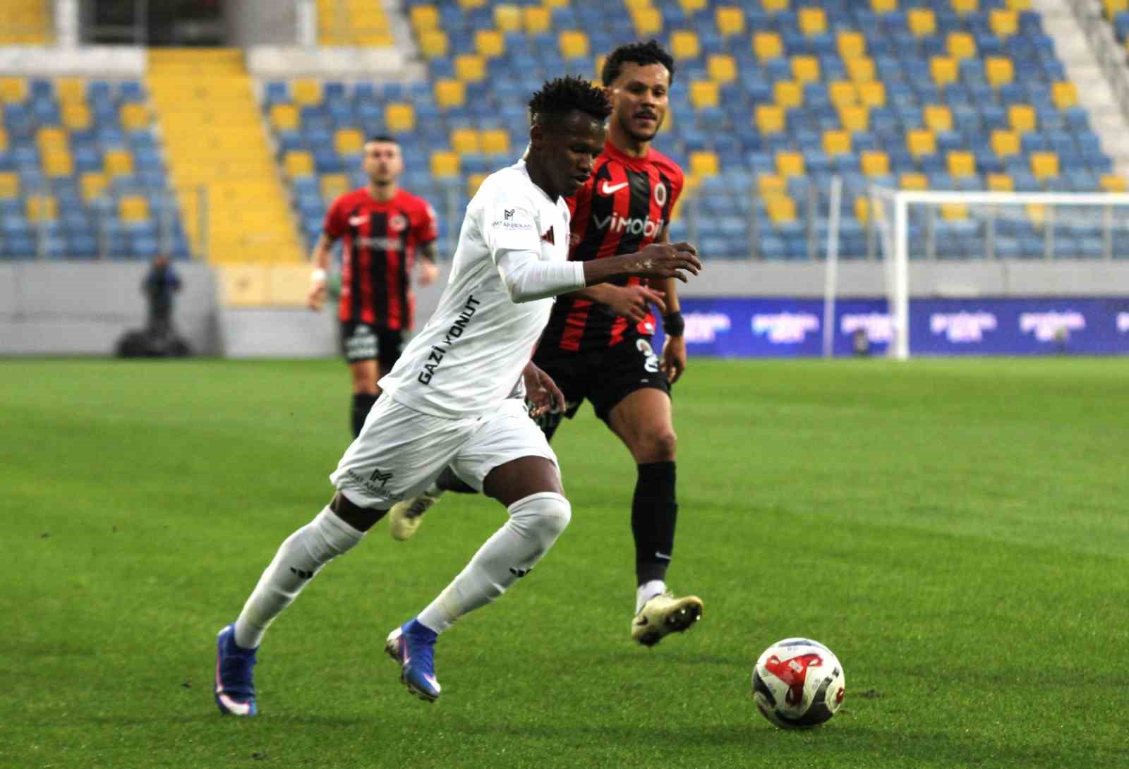 Trendyol Süper Lig: Gençlerbirliği: 1 - Gaziantep FK: 0 (İlk yarı)
Trendyol Süper Lig: Gençlerbirliği: 1 - Gaziantep FK: 0 (İlk yarı)