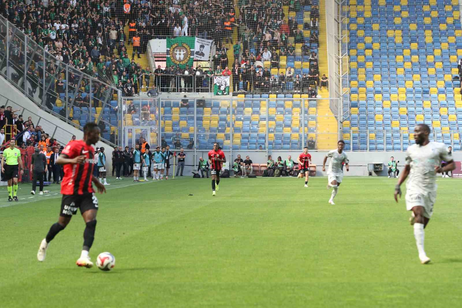 Trendyol Süper Lig: Gençlerbirliği: 1 - Kocaelispor: 0 (İlk yarı)
