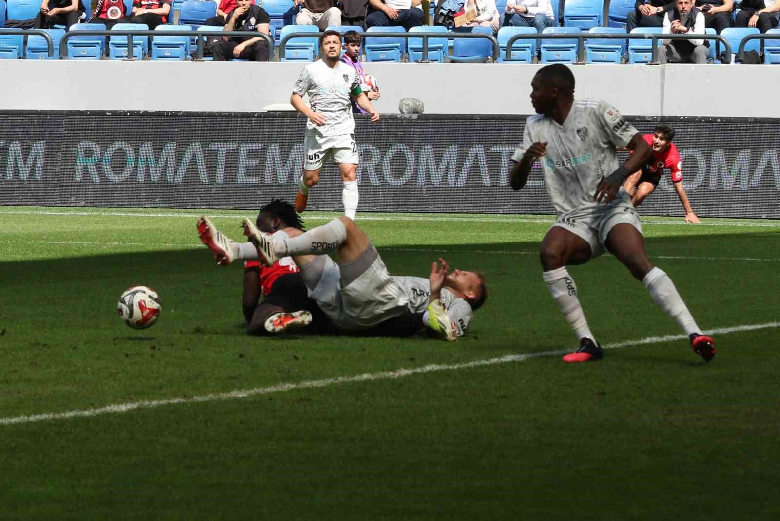 Trendyol Süper Lig: Gençlerbirliği: 1 - Kocaelispor: 0 (İlk yarı)
