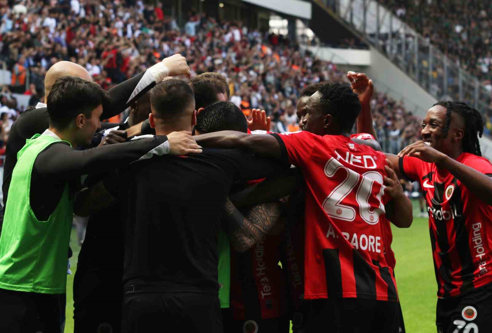 Trendyol Süper Lig: Gençlerbirliği: 1 - Kocaelispor: 0 (İlk yarı)
