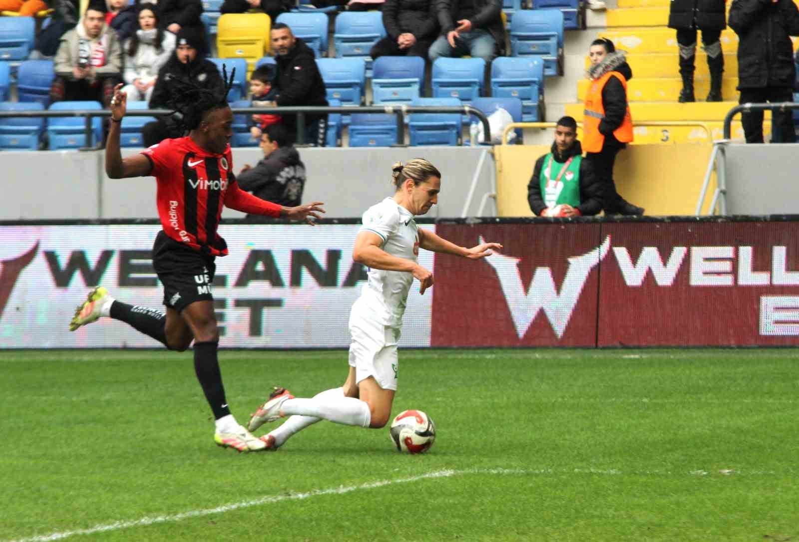 Trendyol Süper Lig: Gençlerbirliği: 2 - Çaykur Rizespor: 0 (İlk yarı)
Trendyol Süper Lig: Gençlerbirliği: 2 - Çaykur Rizespor: 0 (İlk yarı)