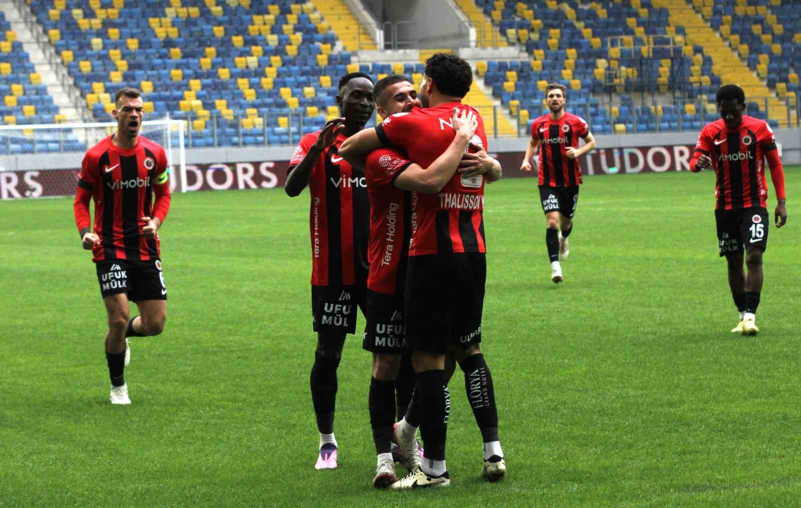 Trendyol Süper Lig: Gençlerbirliği: 2 - Çaykur Rizespor: 0 (İlk yarı)
Trendyol Süper Lig: Gençlerbirliği: 2 - Çaykur Rizespor: 0 (İlk yarı)