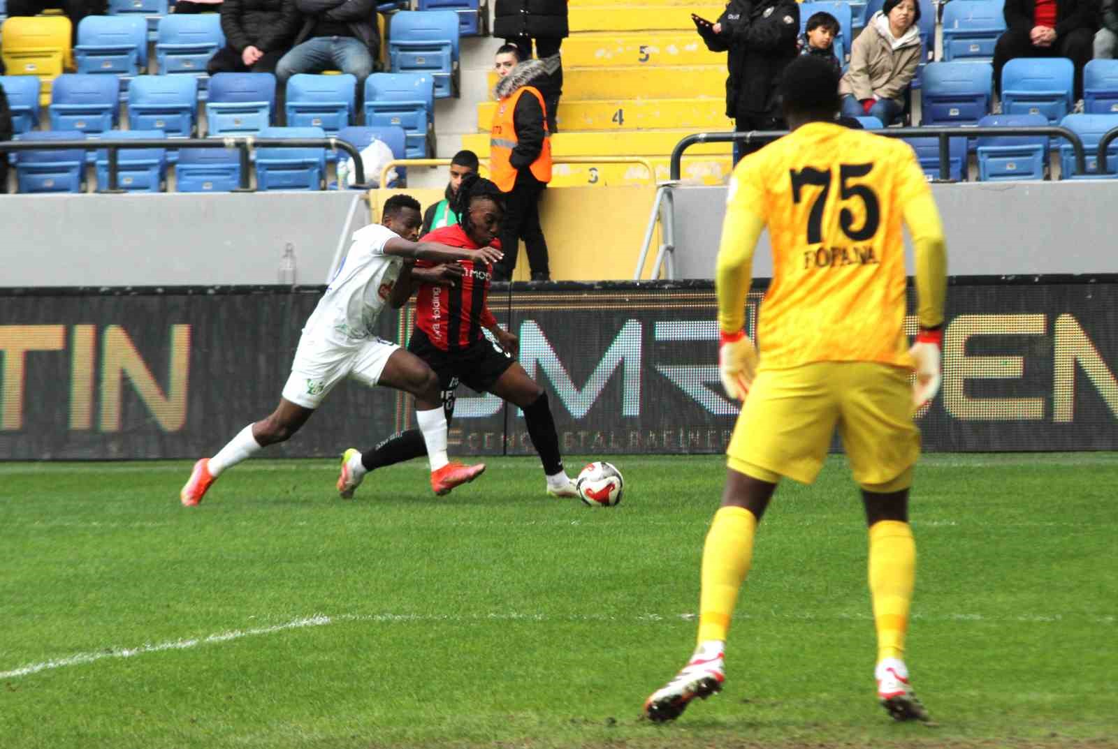 Trendyol Süper Lig: Gençlerbirliği: 2 - Çaykur Rizespor: 0 (İlk yarı)
Trendyol Süper Lig: Gençlerbirliği: 2 - Çaykur Rizespor: 0 (İlk yarı)