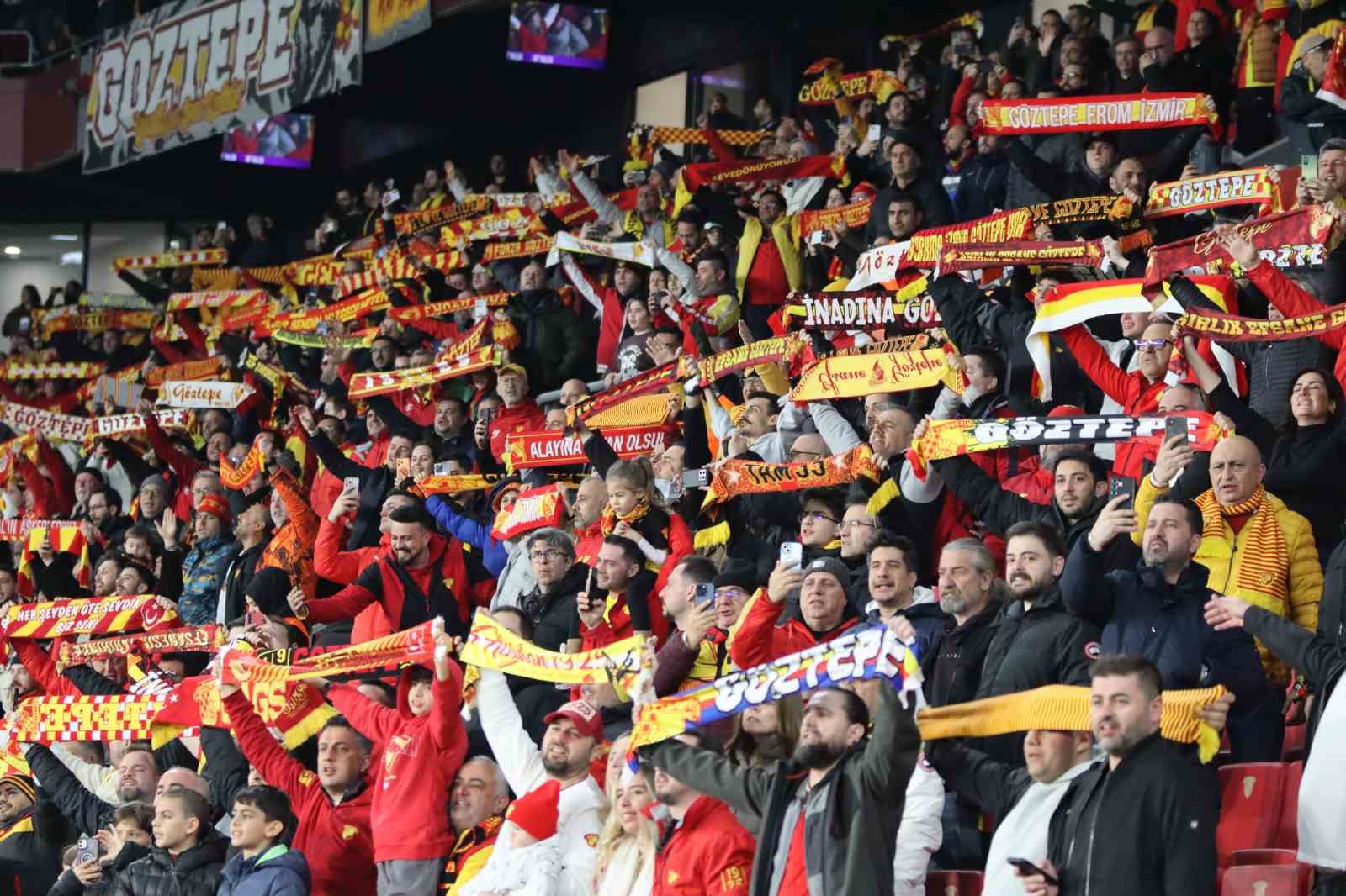 Trendyol Süper Lig: Göztepe: 0 - Eyüpspor: 0 (İlk yarı)
