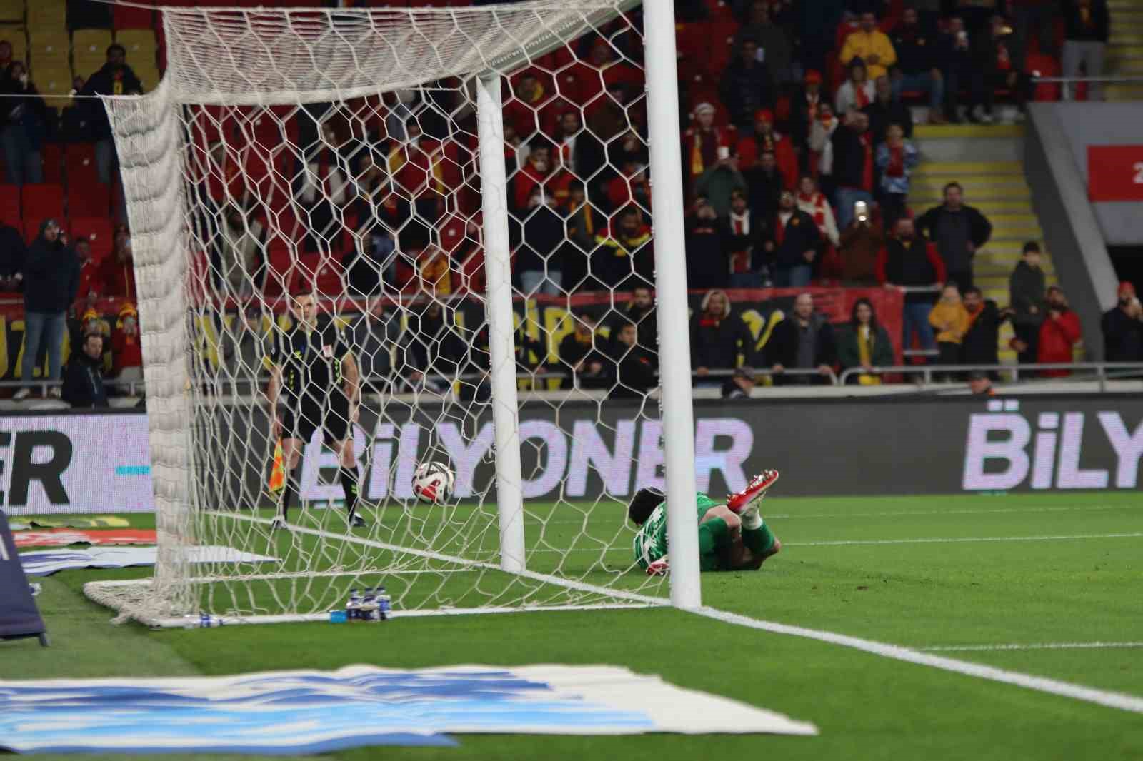Trendyol Süper Lig: Göztepe: 0 - Eyüpspor: 0 (İlk yarı)
