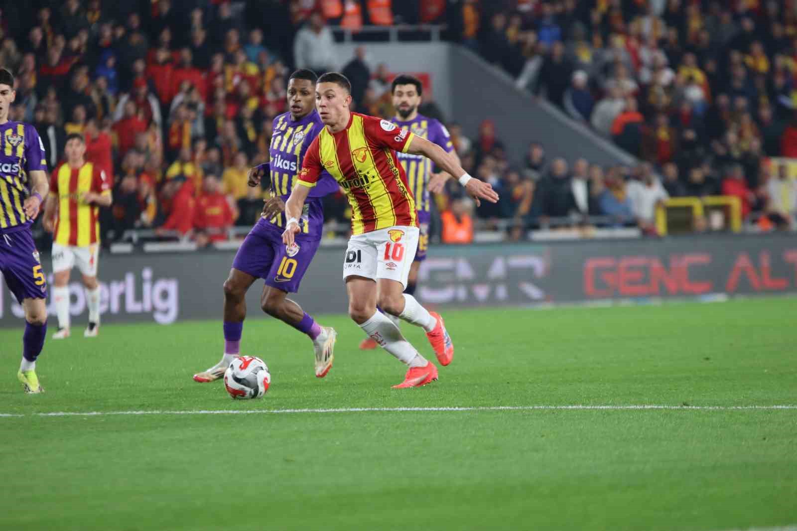 Trendyol Süper Lig: Göztepe: 0 - Eyüpspor: 0 (İlk yarı)
