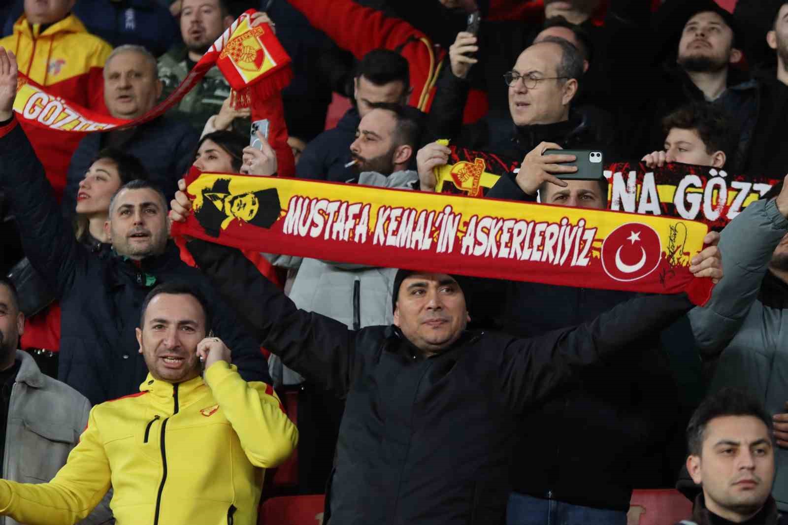 Trendyol Süper Lig: Göztepe: 0 - Eyüpspor: 0 (İlk yarı)
