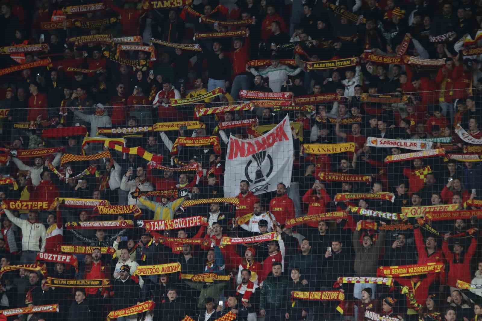 Trendyol Süper Lig: Göztepe: 0 - Eyüpspor: 0 (İlk yarı)
