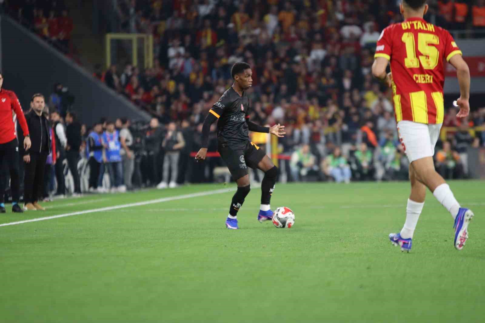 Trendyol Süper Lig: Göztepe: 0 - Galatasaray: 1 (Maç devam ediyor)
