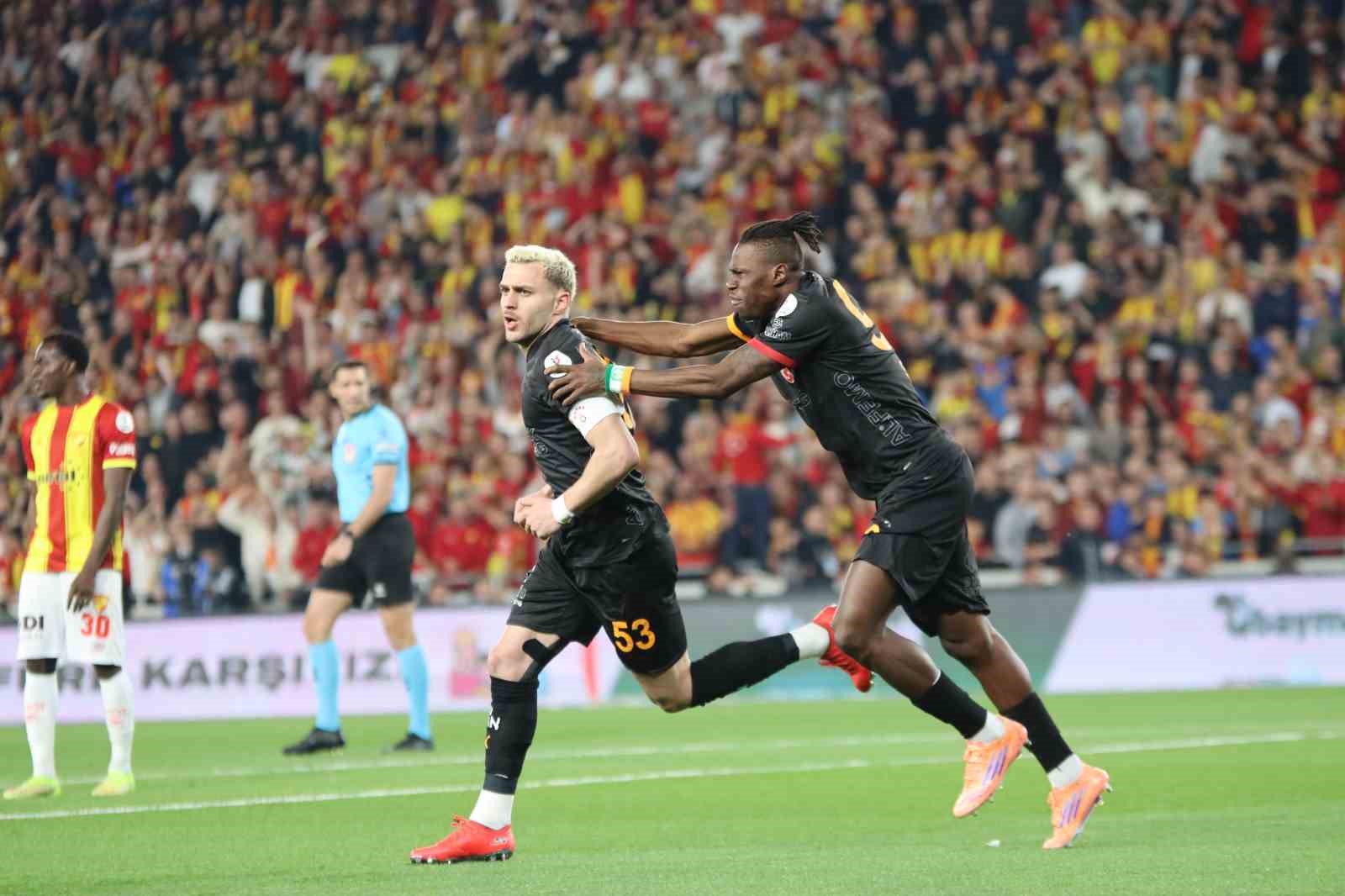 Trendyol Süper Lig: Göztepe: 0 - Galatasaray: 1 (Maç devam ediyor)
