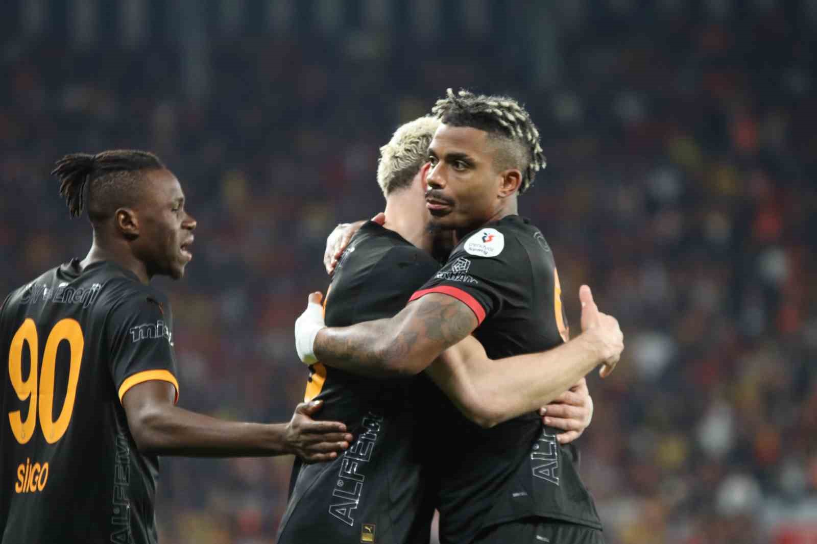 Trendyol Süper Lig: Göztepe: 0 - Galatasaray: 1 (Maç devam ediyor)
