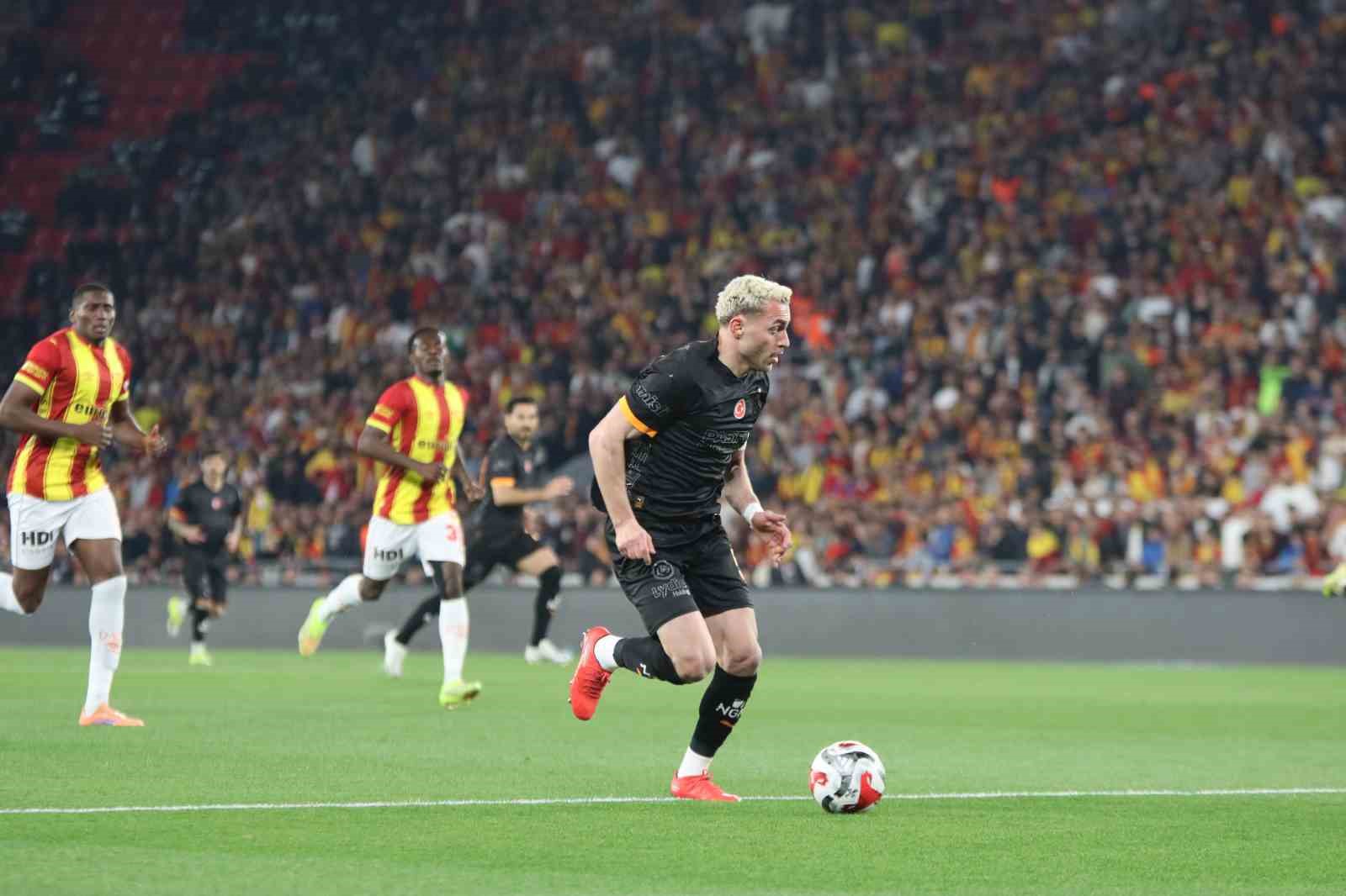 Trendyol Süper Lig: Göztepe: 0 - Galatasaray: 1 (Maç devam ediyor)
