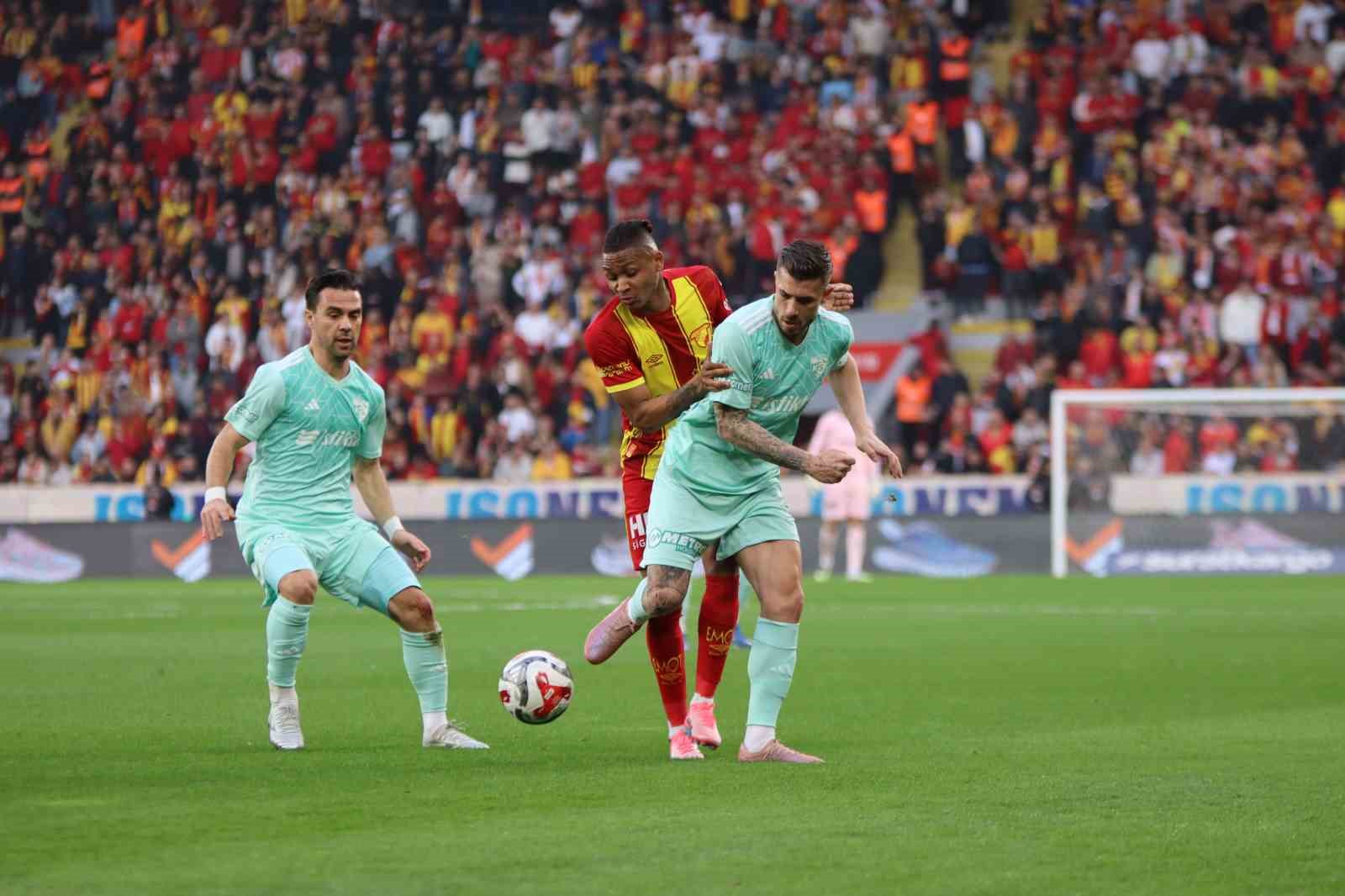Trendyol Süper Lig: Göztepe: 0 - Kayserispor: 0 (İlk yarı)
