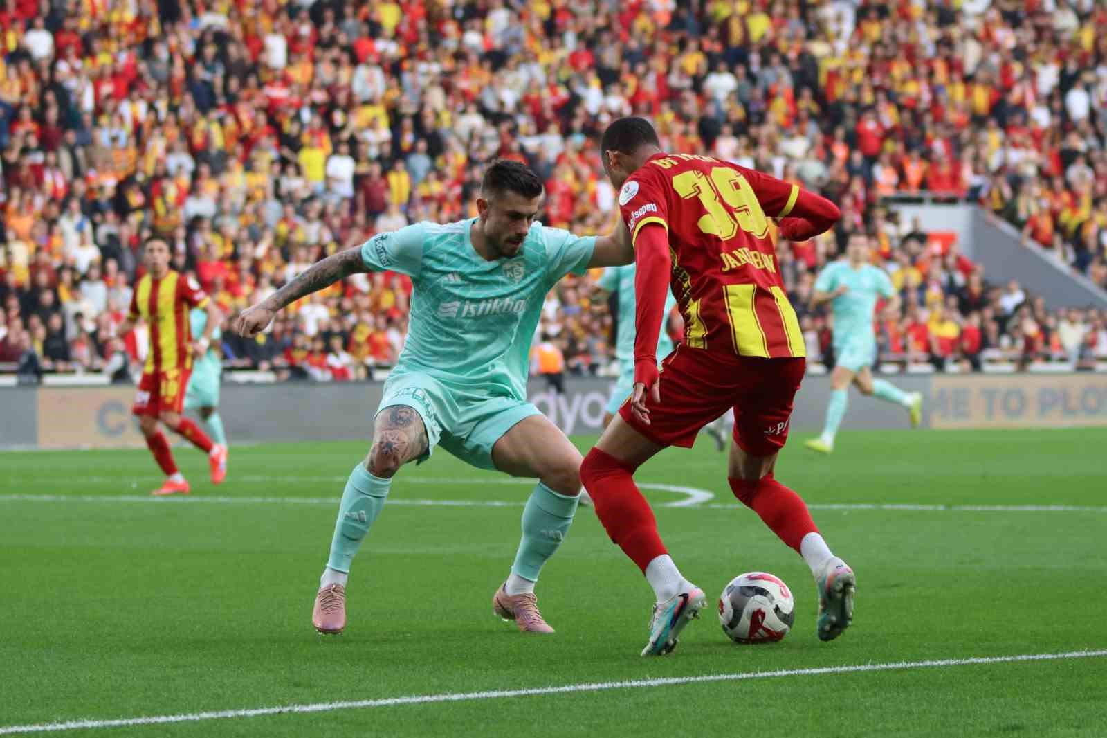 Trendyol Süper Lig: Göztepe: 0 - Kayserispor: 0 (İlk yarı)
