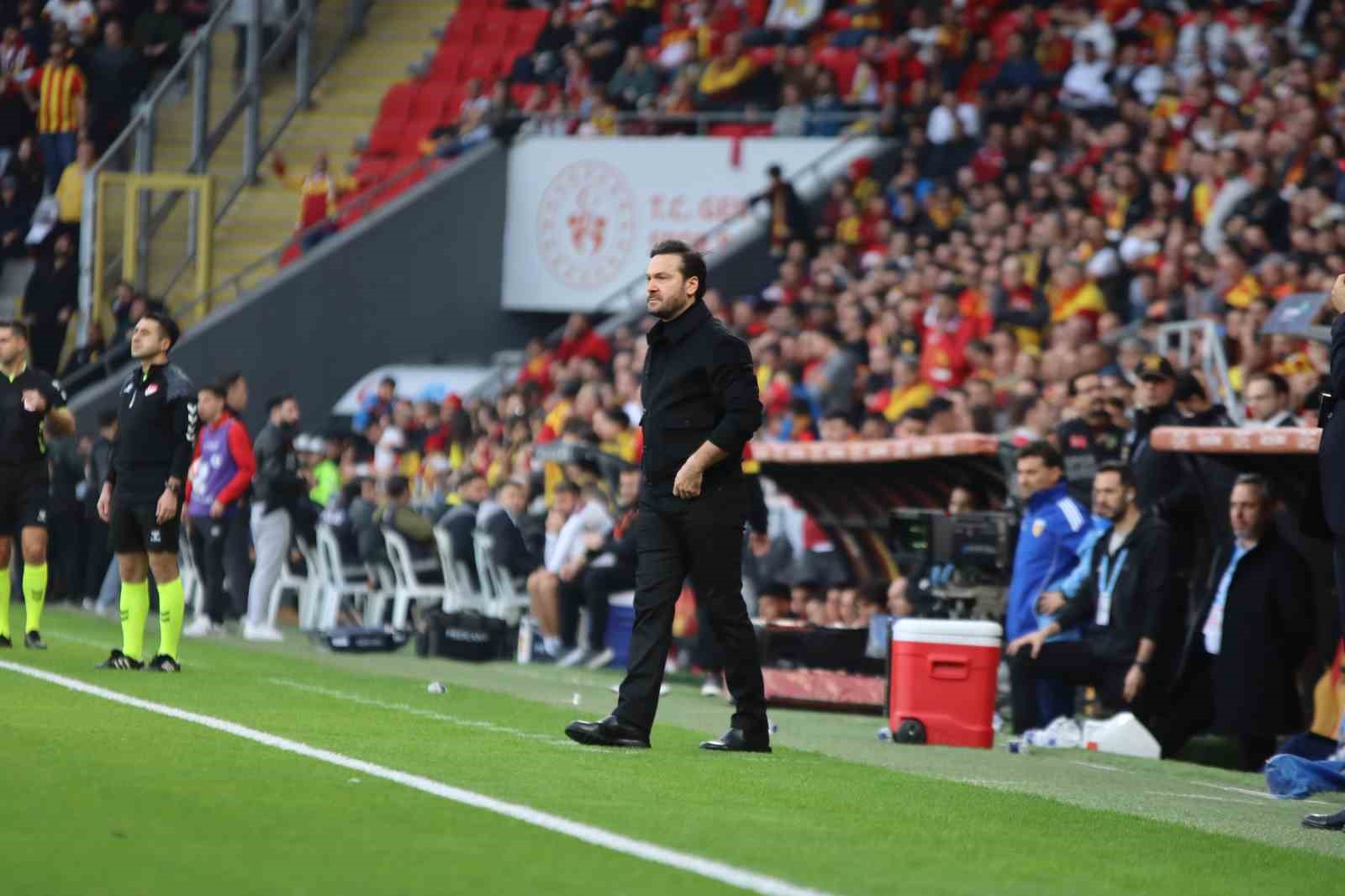 Trendyol Süper Lig: Göztepe: 0 - Kayserispor: 0 (İlk yarı)
