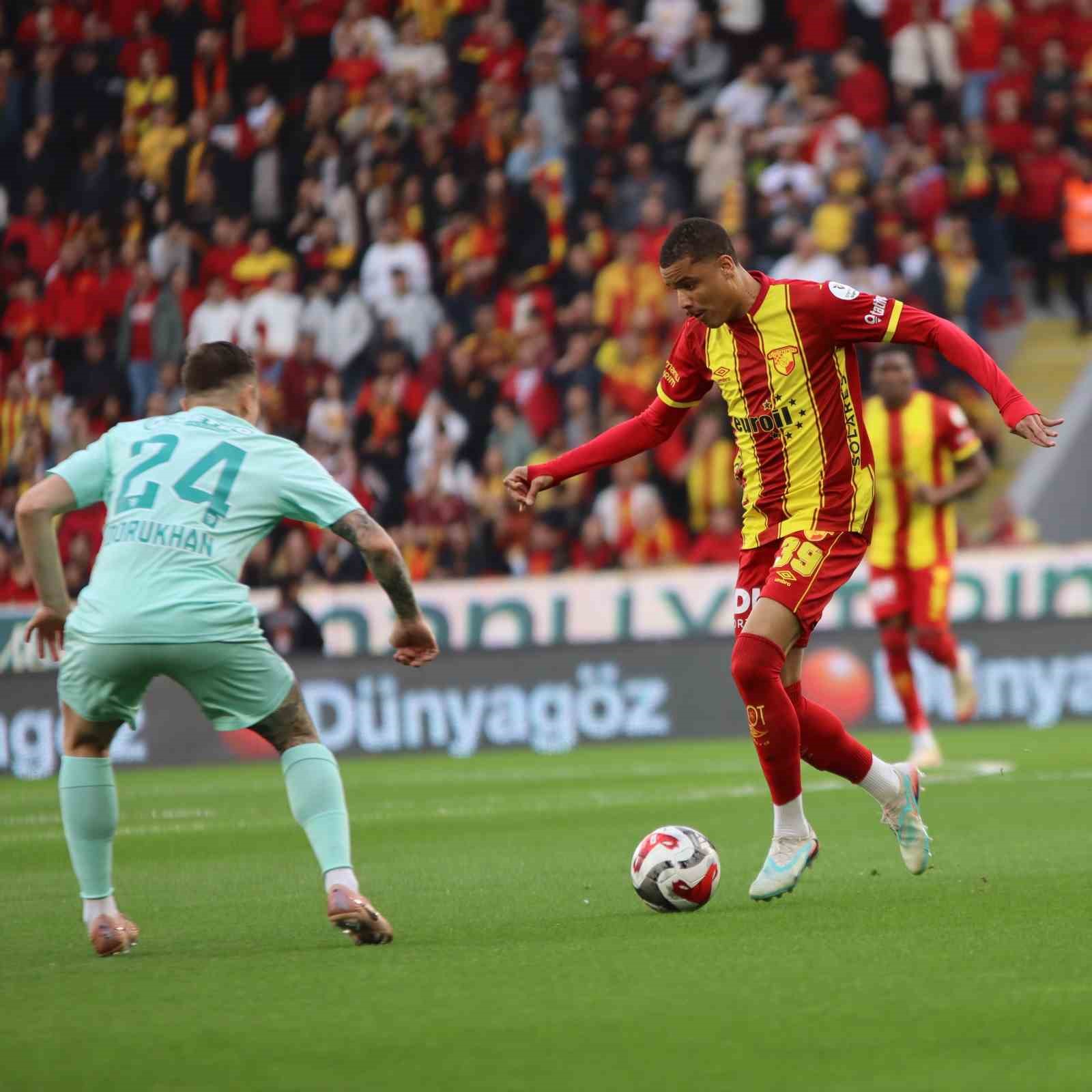 Trendyol Süper Lig: Göztepe: 0 - Kayserispor: 0 (İlk yarı)
