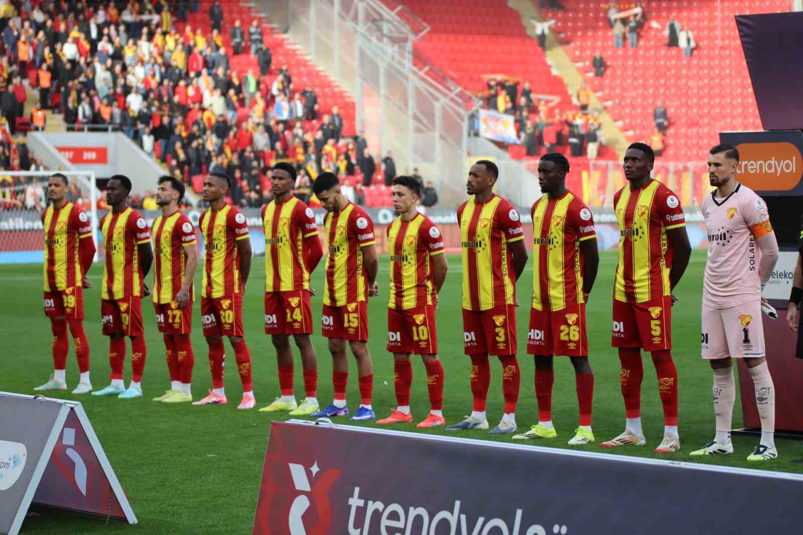Trendyol Süper Lig: Göztepe: 0 - Kayserispor: 0 (İlk yarı)
