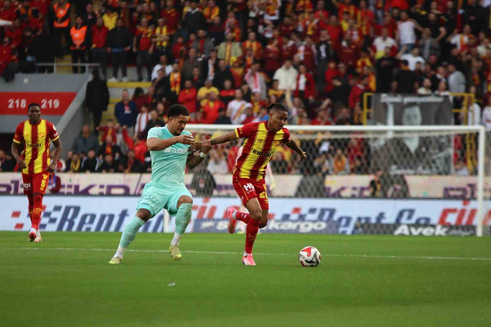Trendyol Süper Lig: Göztepe: 0 - Kayserispor: 0 (İlk yarı)
