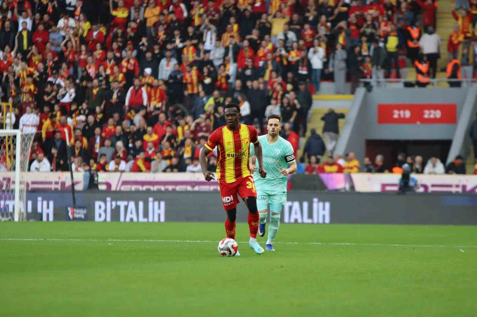 Trendyol Süper Lig: Göztepe: 0 - Kayserispor: 0 (İlk yarı)
