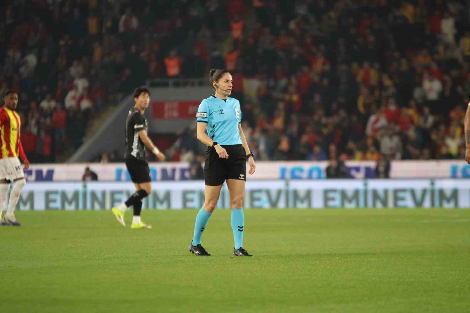 Trendyol Süper Lig: Göztepe: 1 - Alanyaspor: 1 (İlk yarı)
